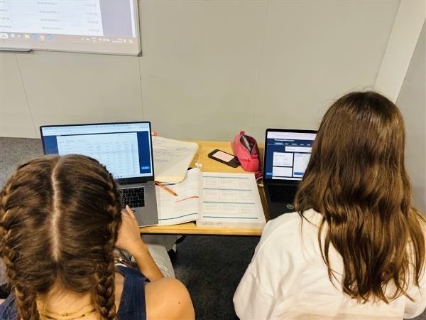 Secondary Students Gain Real-World Finance Skills |  Alunos do Secundário adquirem Competências Financeiras baseados no Mundo Real