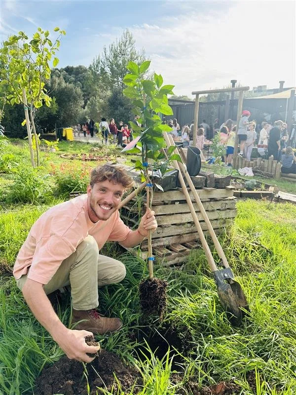 Hands-On Learning: Preschool and Primary Students Engage with Nature in the School Horta | Pré-escolar e Primária em contacto com a Natureza na Horta da Escola