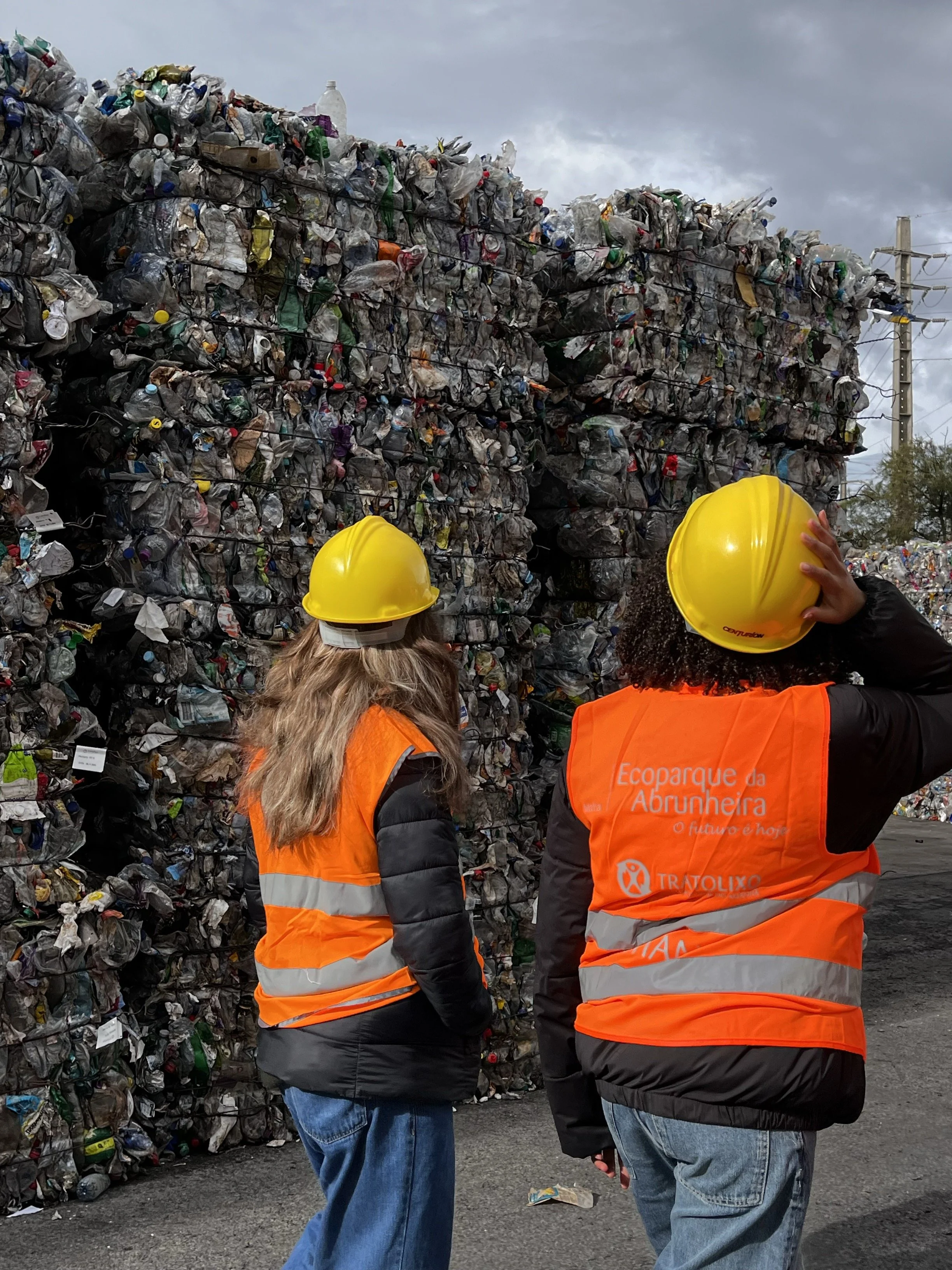 Celebrating the European Week for Waste Reduction: Grade 10 Students Visit Tratolixo | Em comemoração da Semana Europeia da Prevenção de Resíduos: 10º ano visitam a Tratolixo