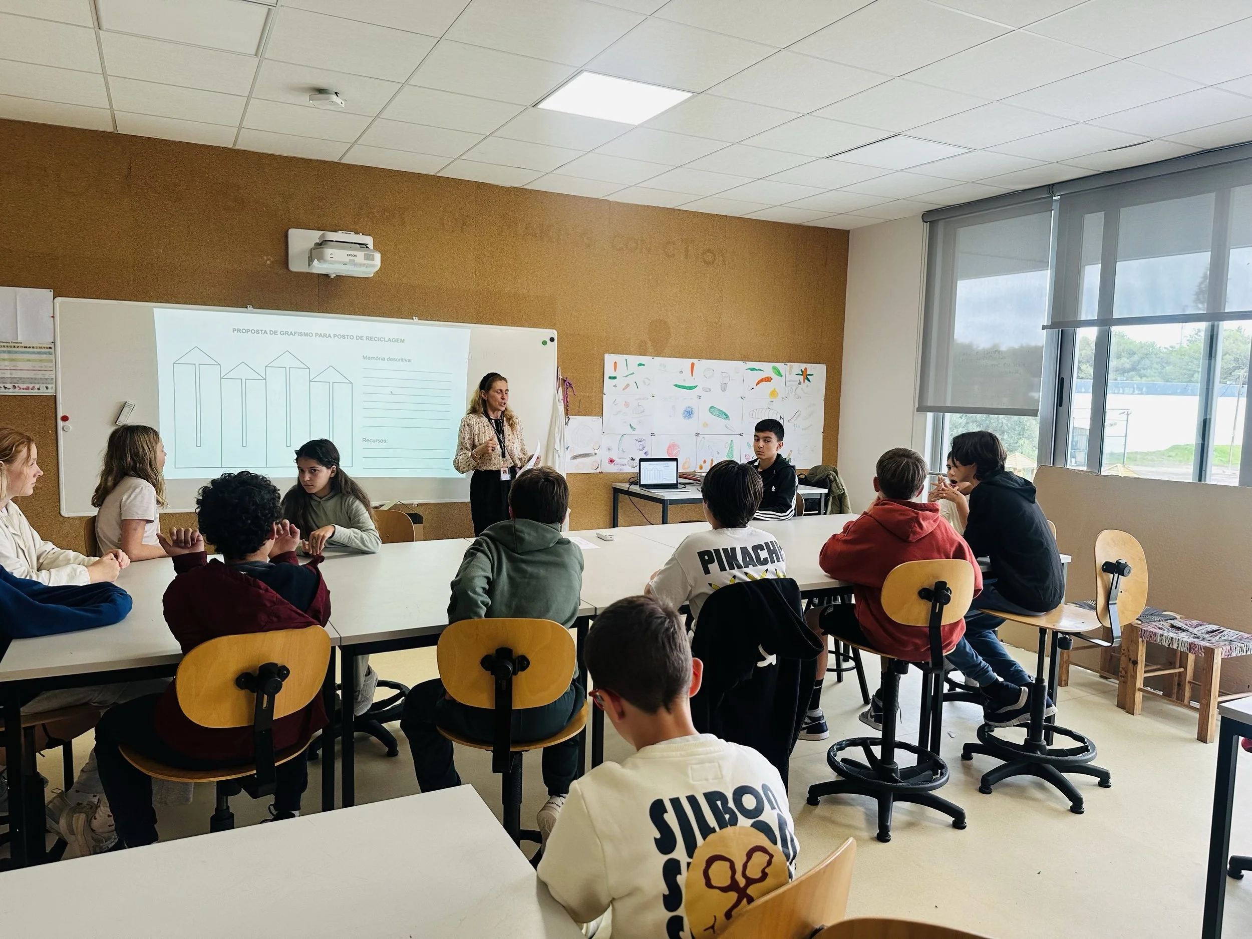 Celebrating Waste Reduction Week: Middle School Students Take on Recycling Graphic Design Challenge | Estudantes do 6º ano aceitam o Desafio do Design Gráfico de Reciclagem 