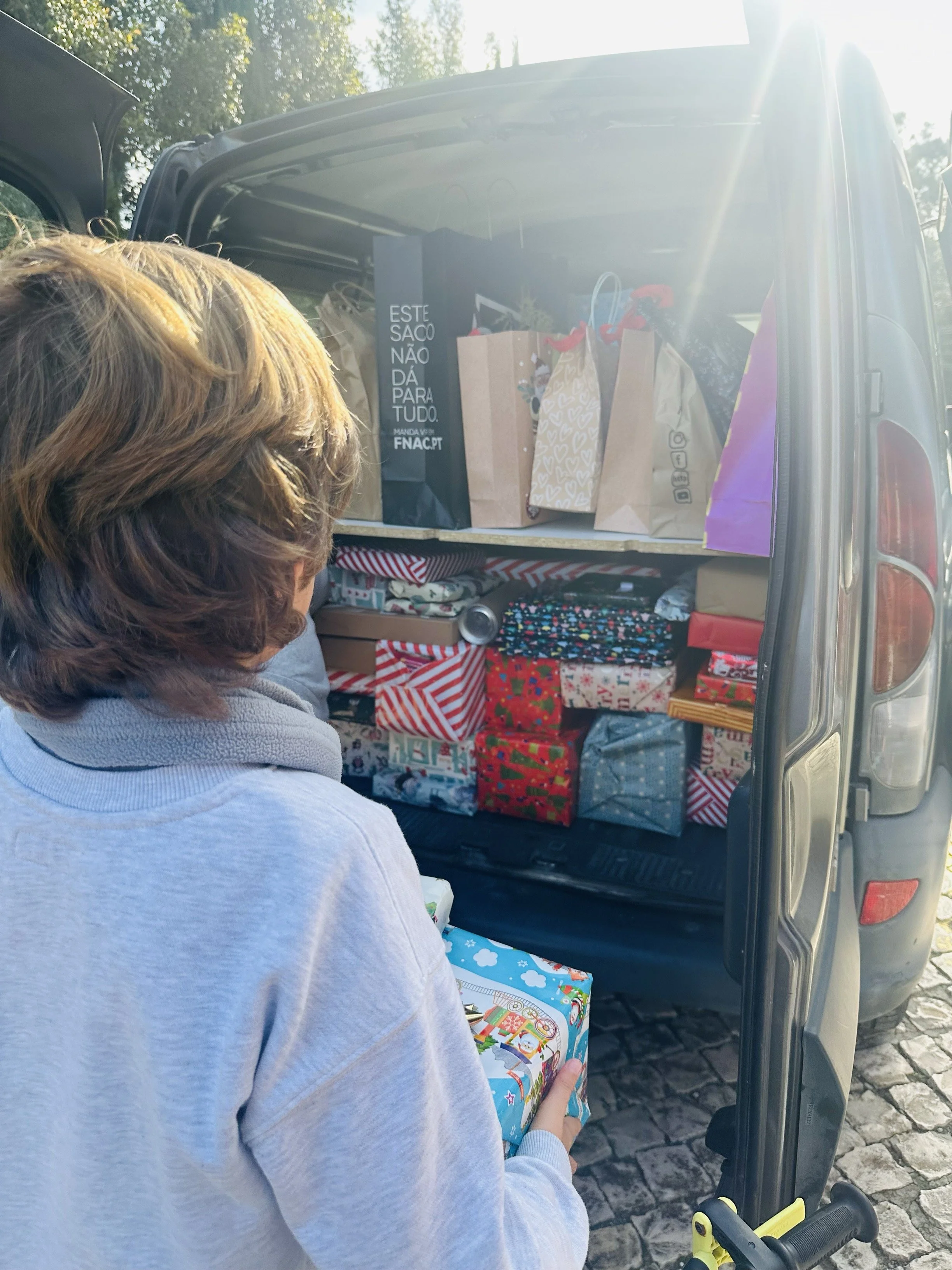 Christmas Donation Campaign – Gift Collection Completed Today | Campanha de Doação de Natal - A recolha de presentes terminou hoje