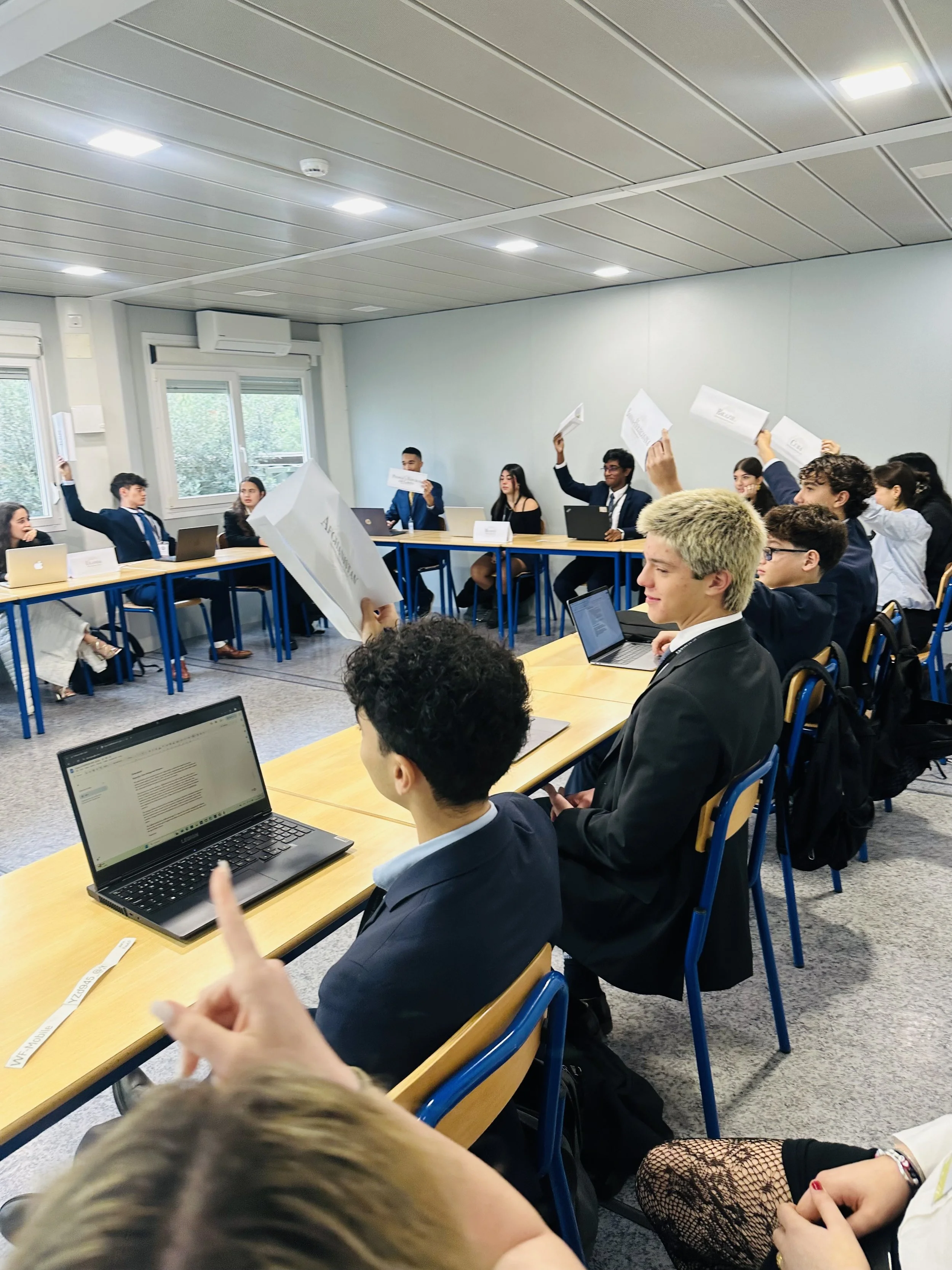 Aprendizes Hosts Model United Nations (MUN) Conference | Aprendizes é o anfitrião da Conferência do Modelo das Nações Unidas (MUN)