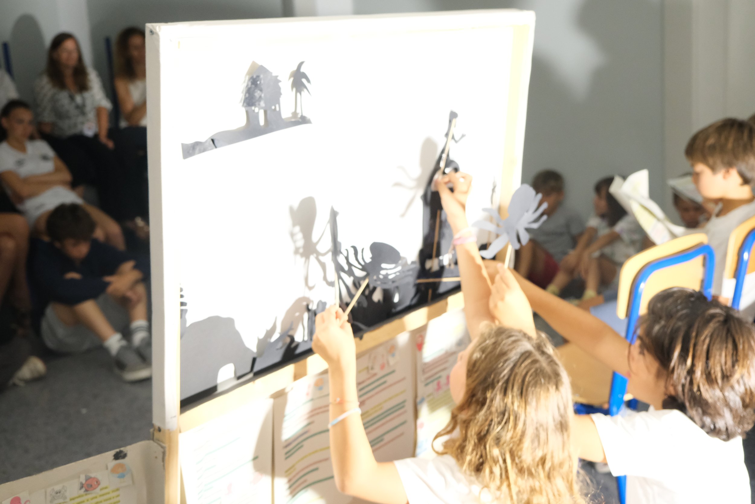 YEAR 2A PERFORMS SHADOW THEATRE INSPIRED BY “THE SEA GIRL” | 2.º A APRESENTA TEATRO DE SOMBRAS INSPIRADO EM “A MENINA DO MAR”