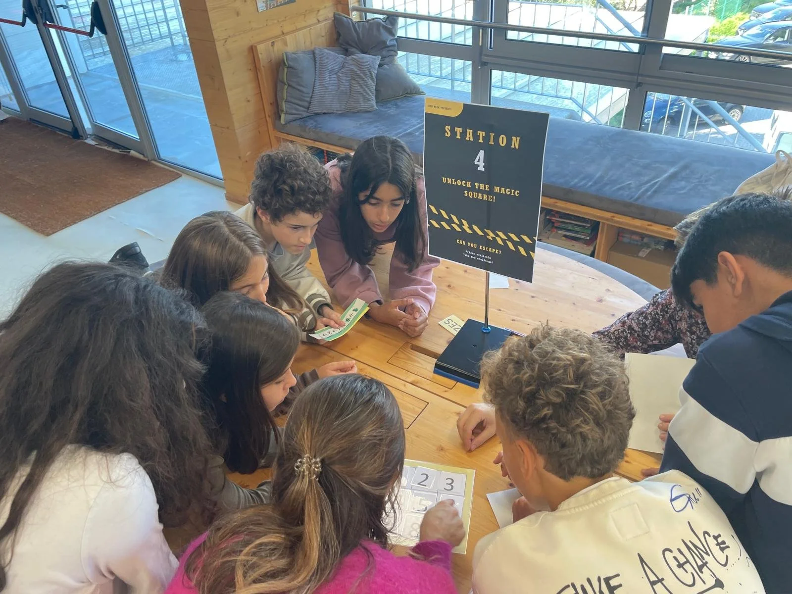 STEM Week Highlight: Grades 5 &amp; 6 Escape Room Challenge | Destaque da Semana STEM: Desafio Escape Room para os 5.º e 6.º anos