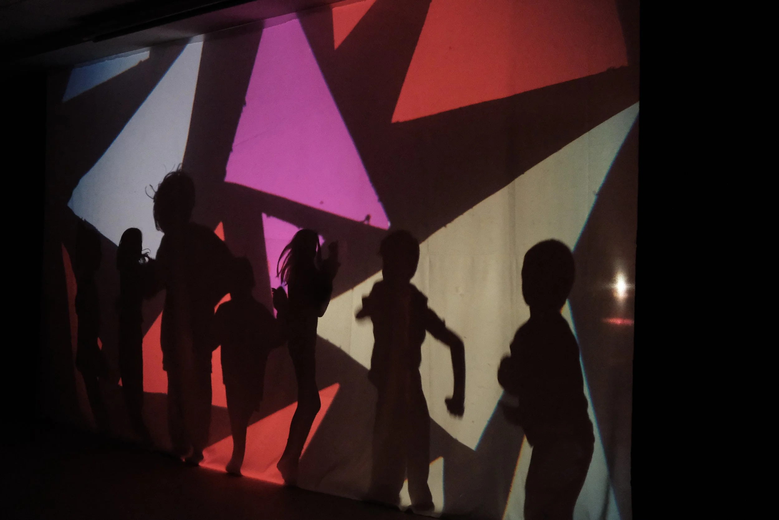 Holiday Primary Arts Showcase | Mostra de Artes de Fim de Ano da Primária