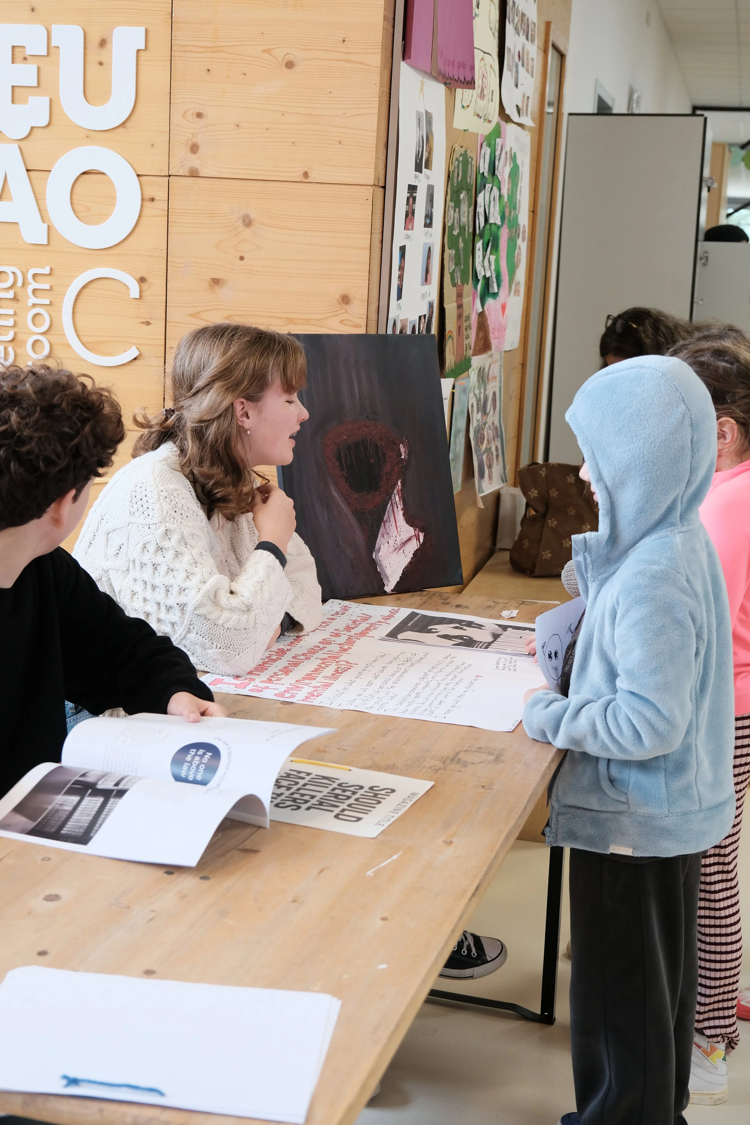 Global Issues on Display: 8th Grade Museum Exhibit | Questões Globais em Exposição: Exposição Museu do 8.º Ano