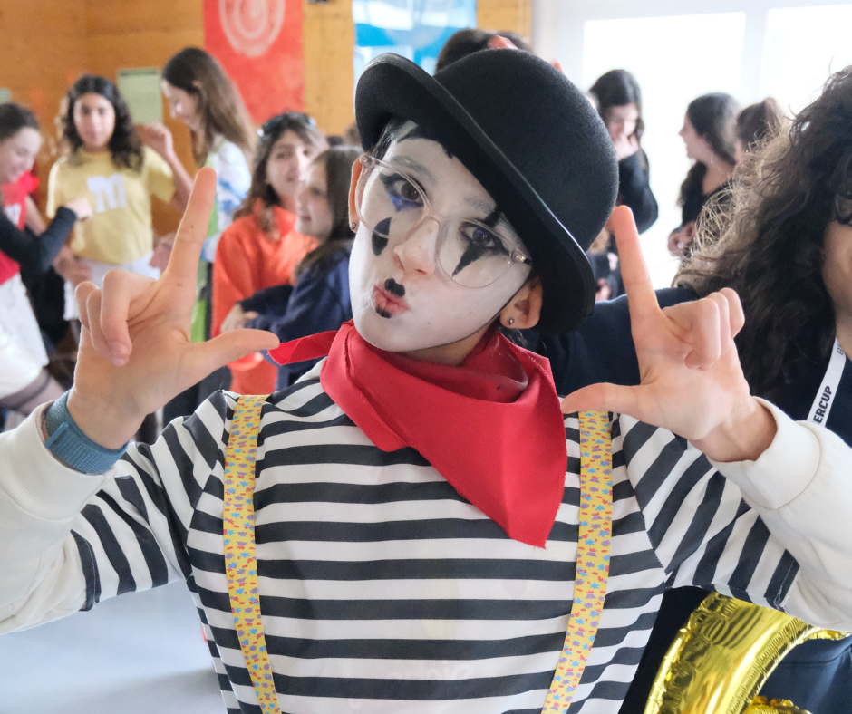 Carnaval Celebrations: A Parade of Colours and Smiles | Celebrações de Carnaval: Uma Festa de Cores e Sorrisos