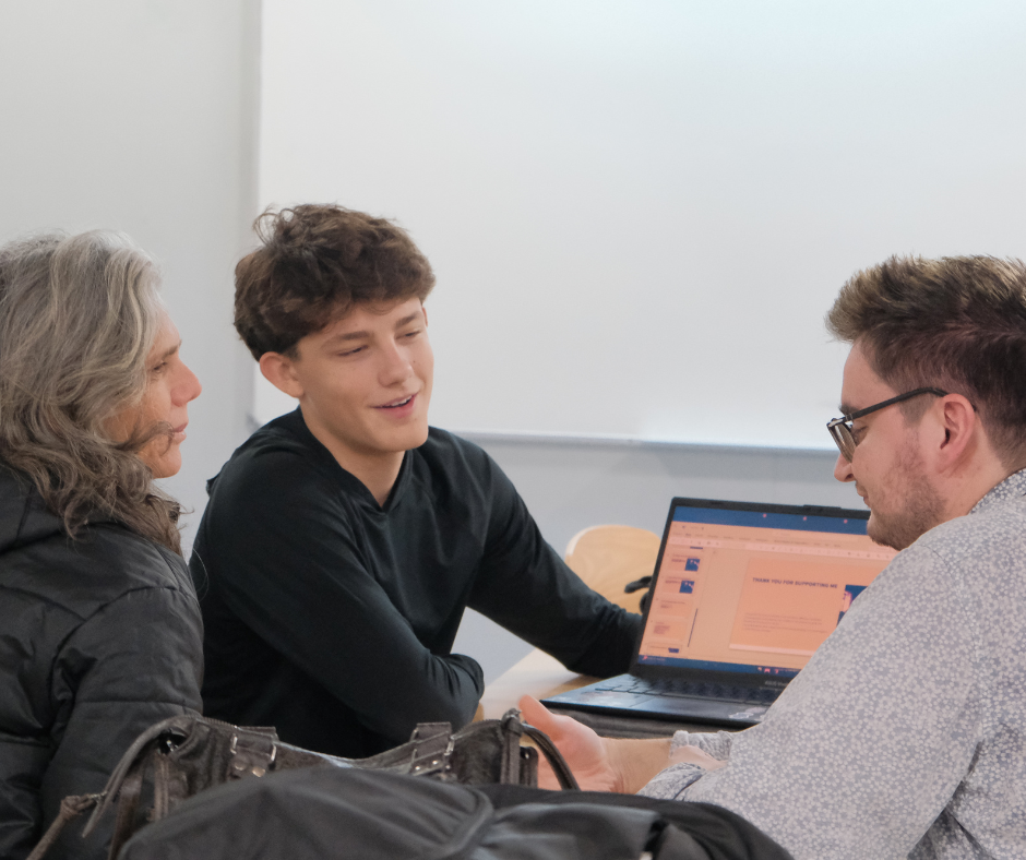 Student-Led Conferences: Celebrating Learning and Development | Student-Led Conferences: Celebrar a Aprendizagem e o Desenvolvimento