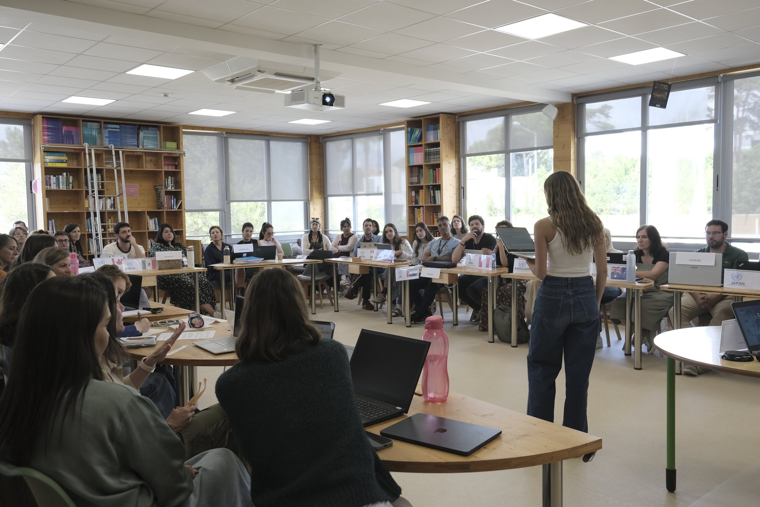 Students At The Helm: A MUN Experience For Teachers | Alunos No Comando: Uma Experiência De MUN Para Professores 