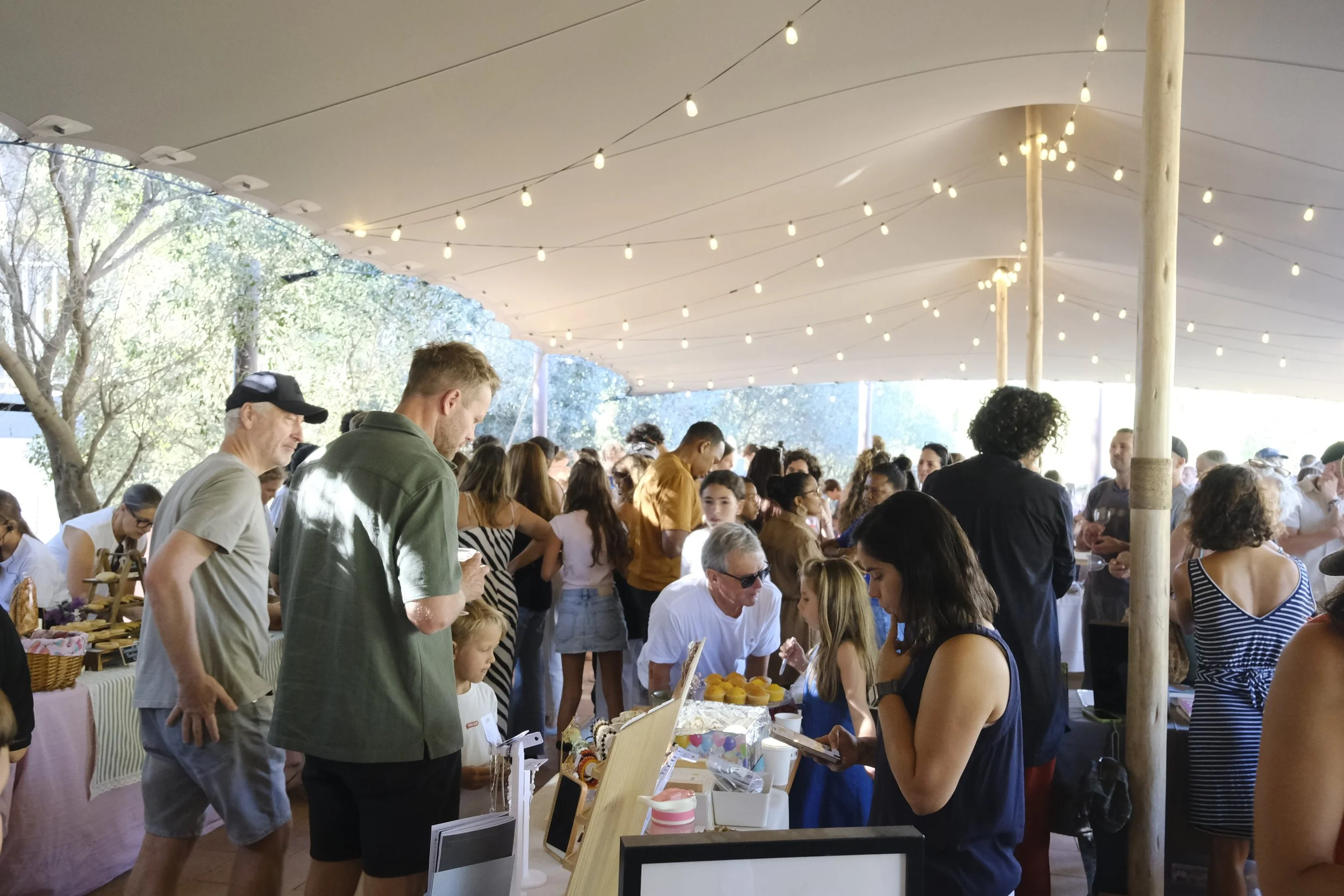 First BioMarket of the year brings the Aprendizes community together | Primeiro BioMarket do ano reúne a comunidade Aprendizes