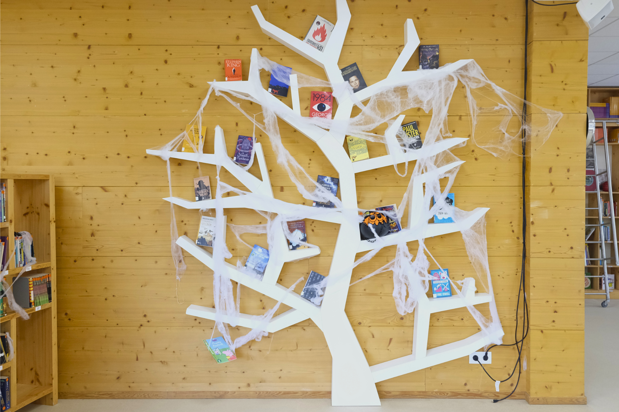 Trick-or-Read: reading suggestions for the half-term break | Trick-or-Read: sugestões de leitura para a pausa letiva
