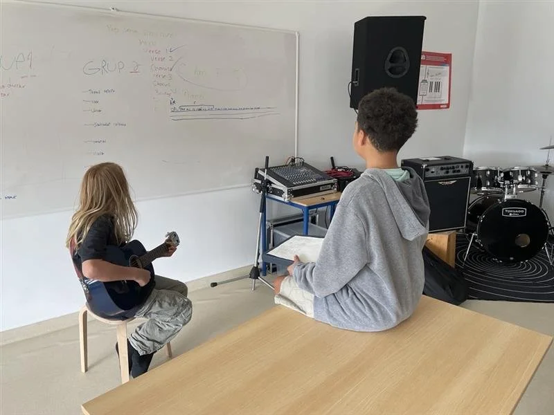 Grade 6 Hits the Right Notes! | 6º Ano em Ritmo Criativo!