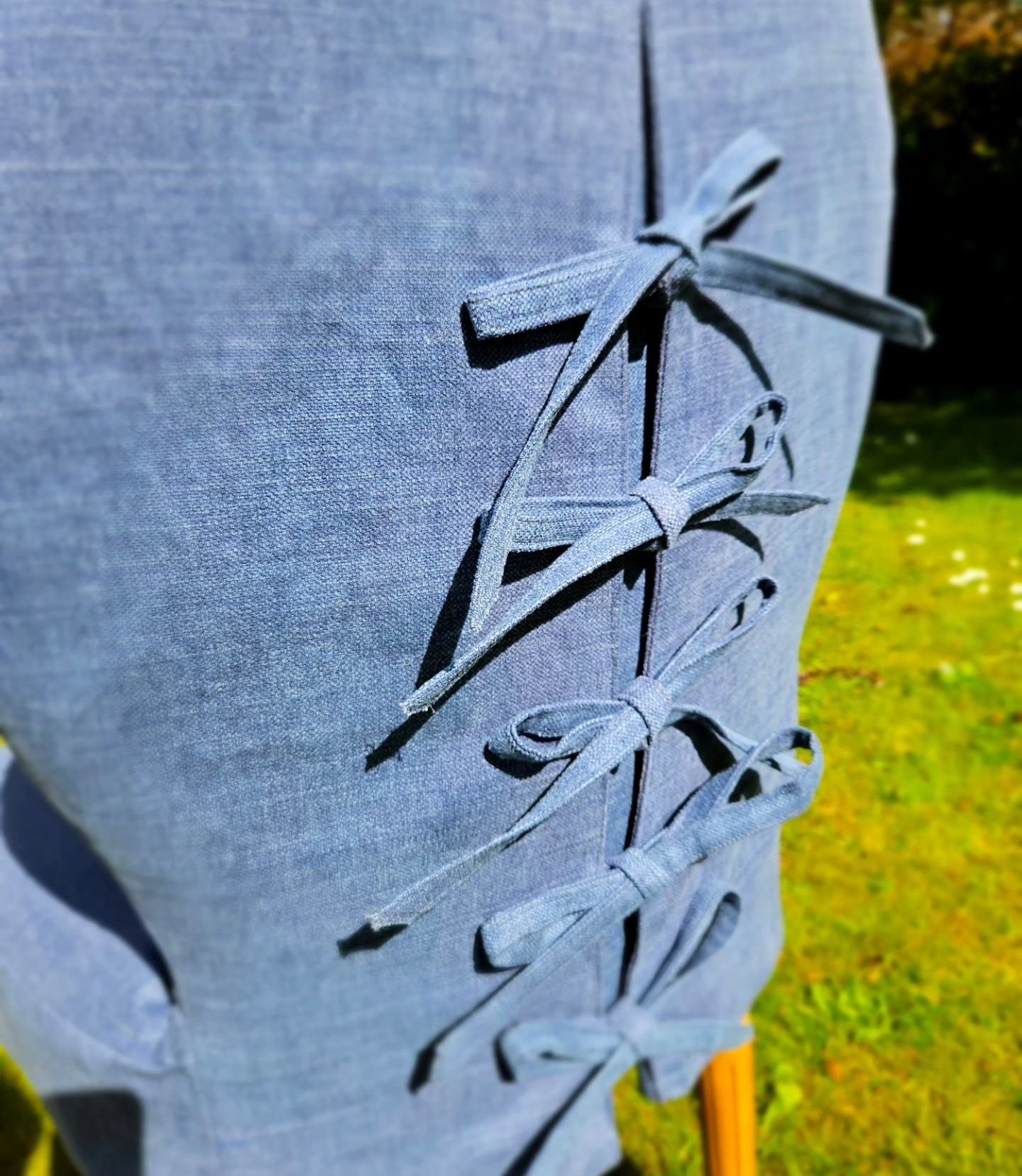 Ties and blue skies 💙

#loosecovers #bowsbowsbows #ties #chairupholstery #upholsterer #countryfurnishings #bankholiday #blueskies #designinspo
