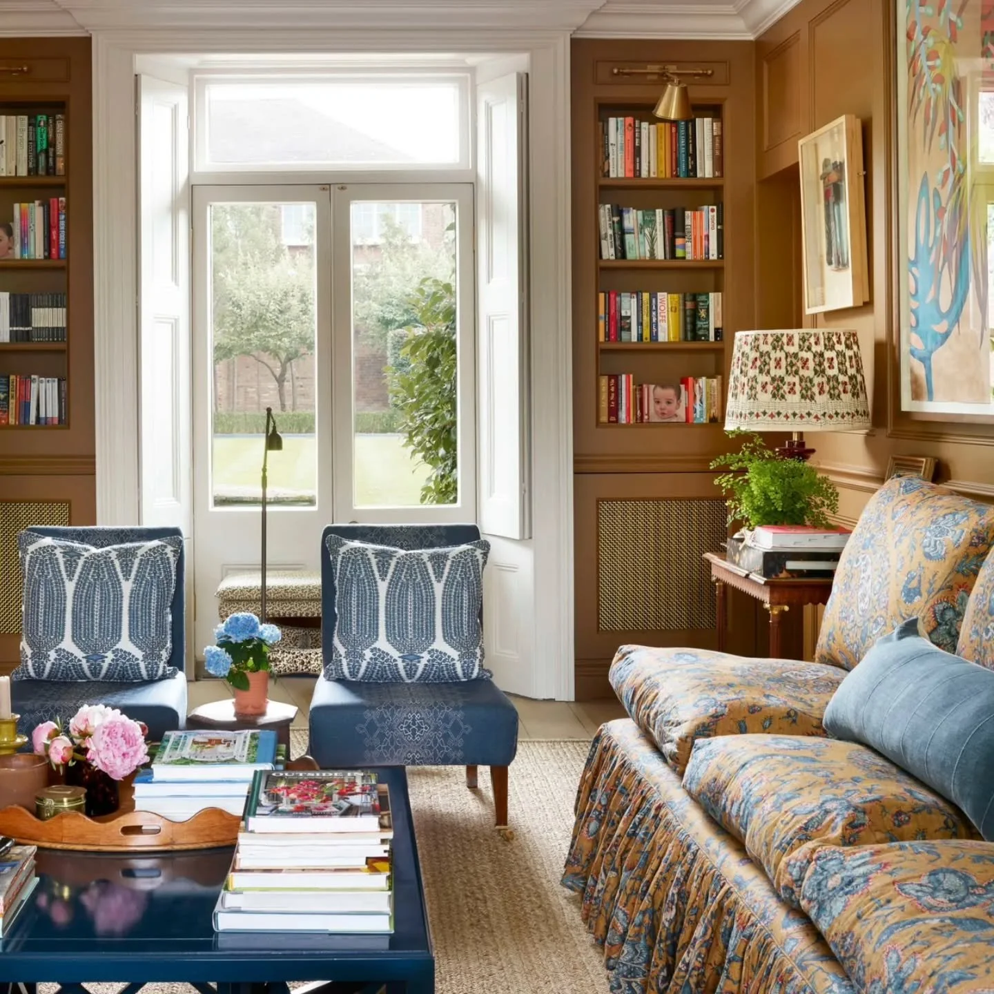What a brilliant, original use of trellis panels here is the home of @wiggykit.  The rest of the house is also fabulous, as you'd expect given the beautiful clothes Wiggy designs.  Fashion and interior design are so closely connected I find, it's fun