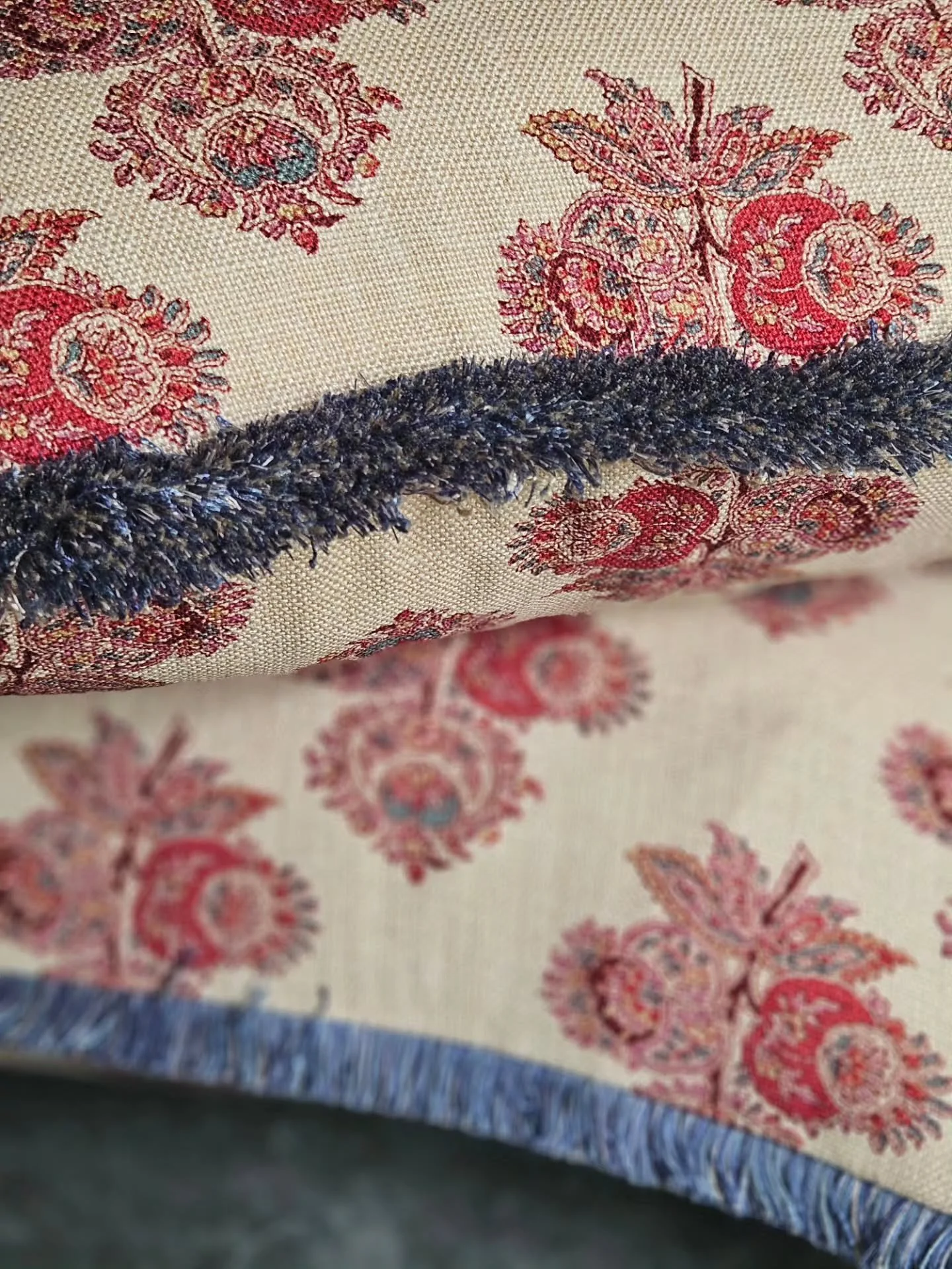 I think my favourite cushions might just be the ones finished with brush fringe.

Tactile and inviting, they are perfect both for traditional and contemporary interiors.

#bespokecushions #brushfringe #countryfurnishings #cushiondesign #cushionideas