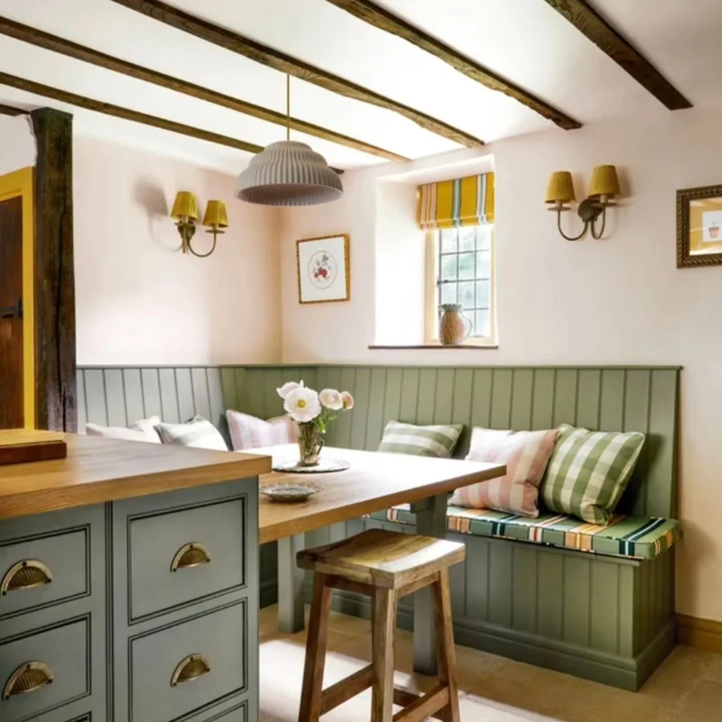 What's not to love about Nadine Finnegan's "eye-catching alchemy" at this 17th century Oxfordshire home.  Colour and pattern in layered fabrics amongst the beams.

#houseandgarden #interiorinspiration #countryfurnishings #handmadecurtains #