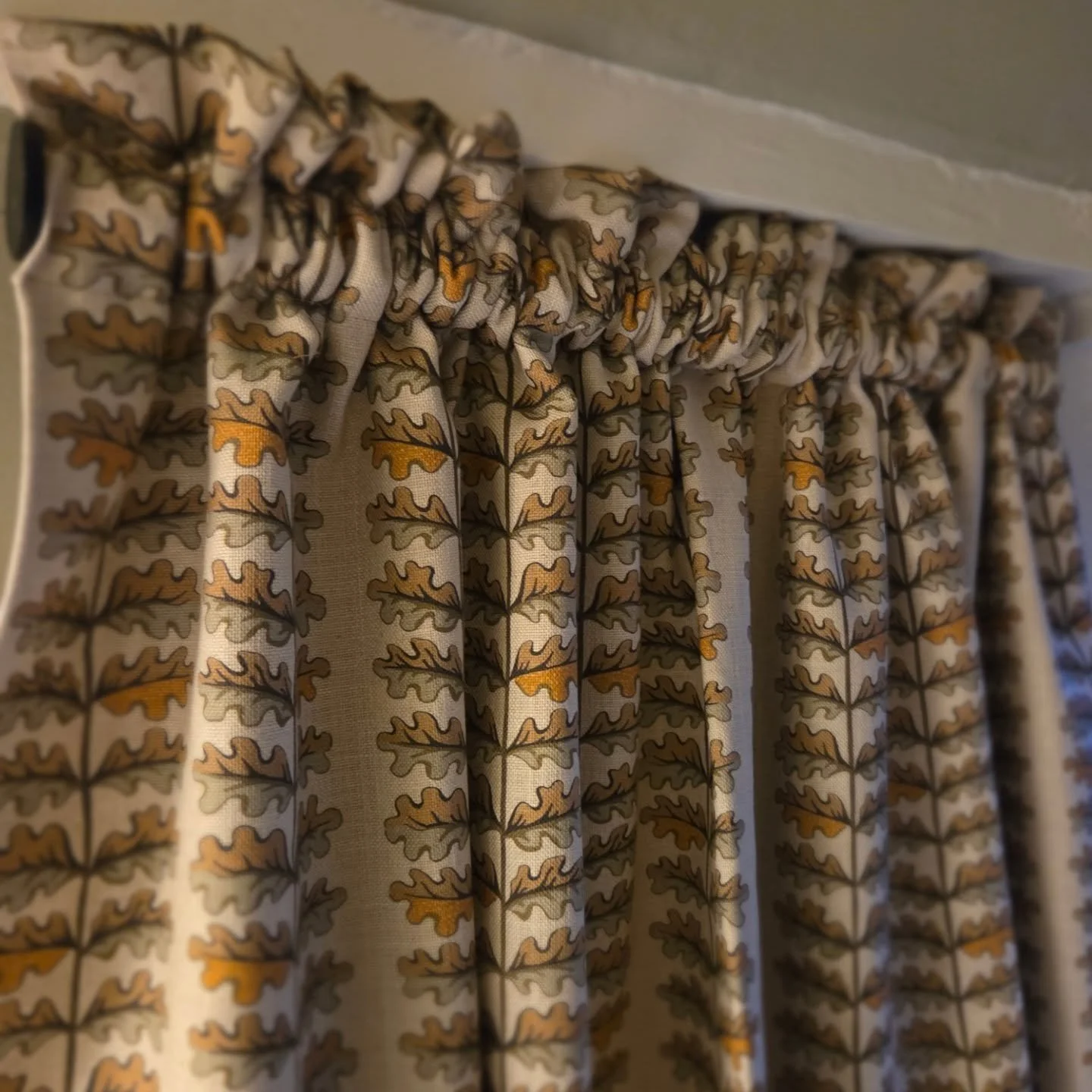 Well that's us done until after Christmas.  One of the last fittings - a pair of dormer curtains for @susiegreenwoodinteriors in this beautiful @studiohumbug fabric.

A very merry Christmas to you all.

#studiohumbug #dormercurtains #curtainmaker #co