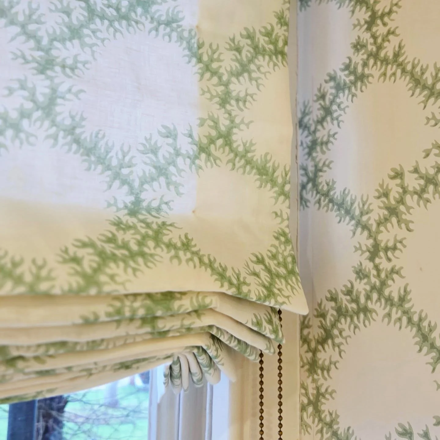 I'm not sure this post needs any introduction. 

@soanebritain Seaweed Lattice fabric for a relaxed roman blind and matching wallpaper making this just the loveliest bathroom.

#soane #countryfurnishings #relaxedromanblind