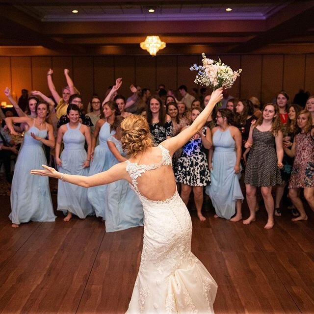 Did you know that we provide a complimentary dance floor with our wedding packages? Just one less thing to worry about on your big day!
⠀
P.S. Our dance floors provide plenty of room to be socially distanced but still get down (and catch the bouquet!