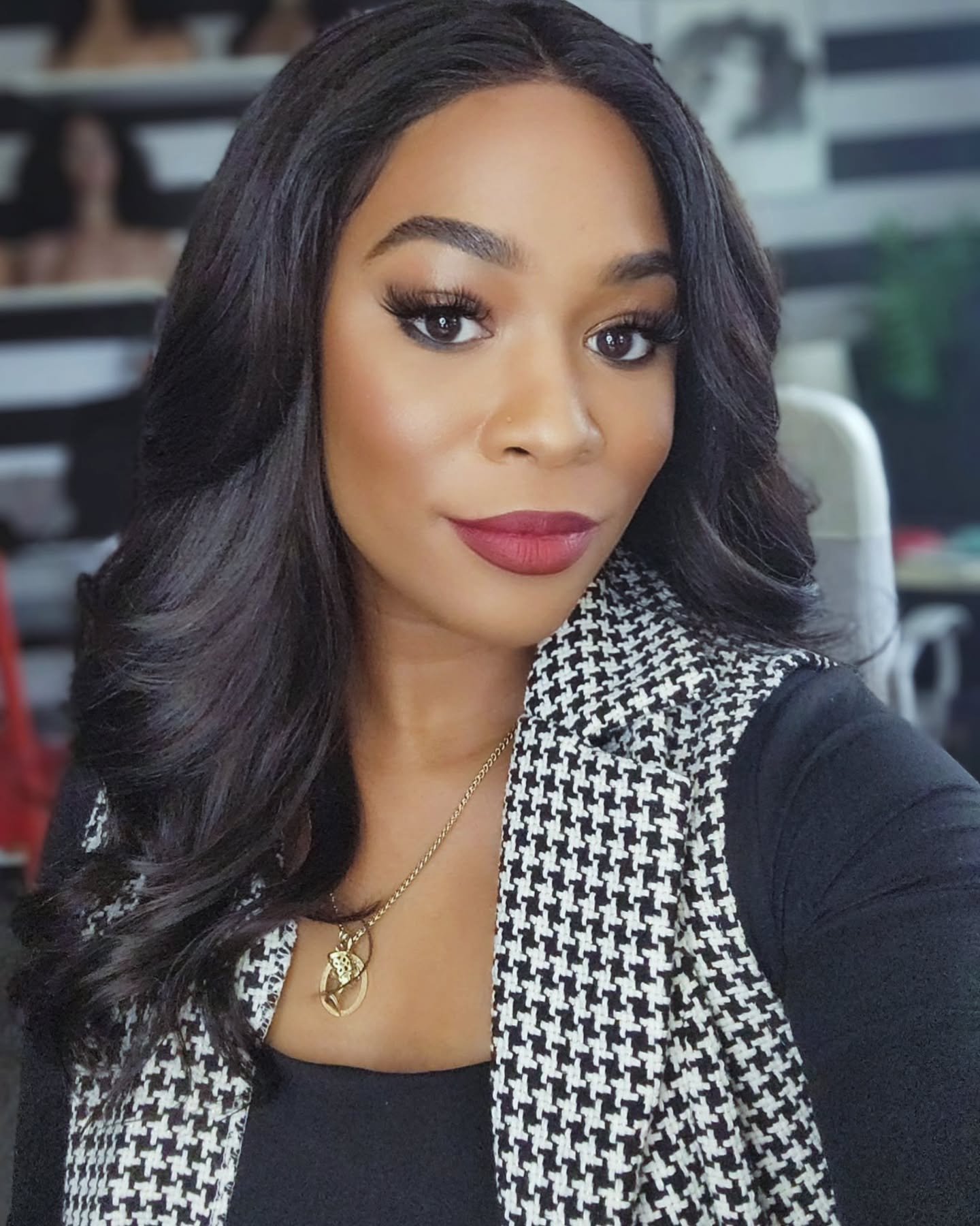 Happy Holidays from @nellyswig_beautique💋

#CustomClosureWig #austinwigs #austintx #wigmaker