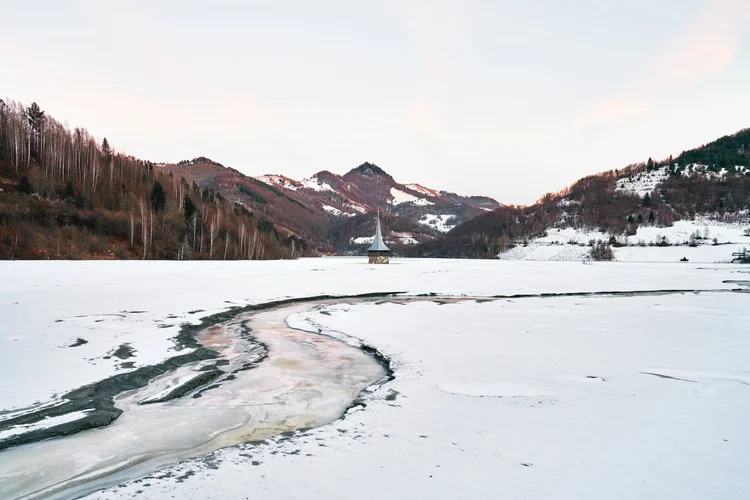 46°19'40.8N 23°12'35.9E III — Geamana, Romania