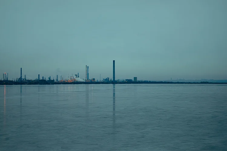 44°20'28.5 N 28°39'03.5 E II — Petromidia Refinery, Năvodari, Romania
