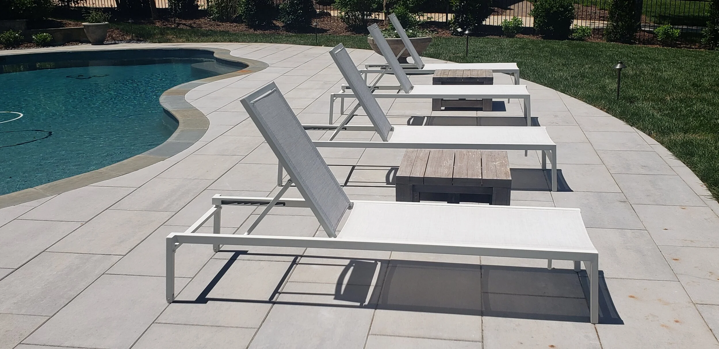  Techo-Bloc Para Slab with Blue Stone Coping 