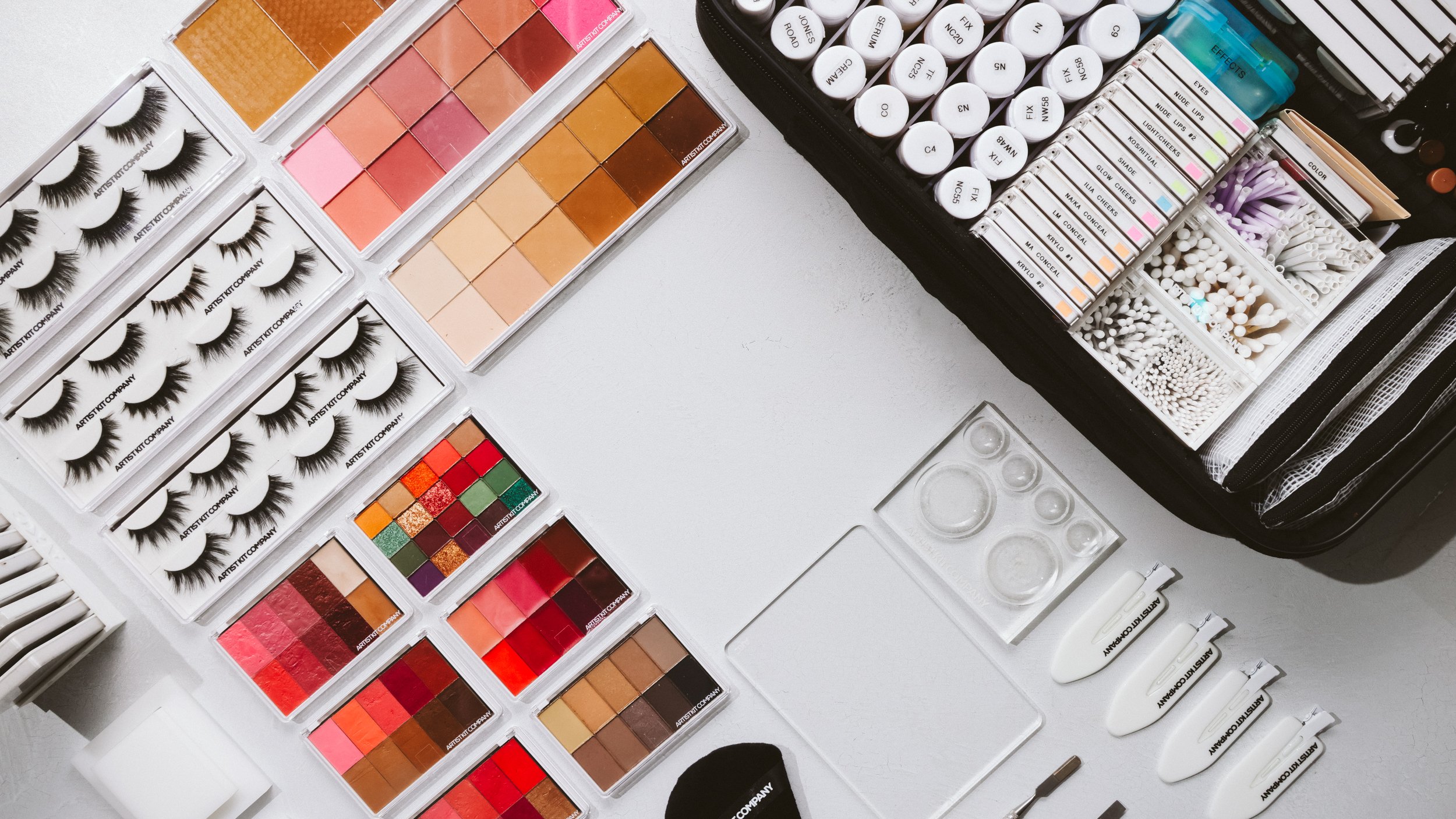 Artist Kit Company - Makeup Kit Essentials