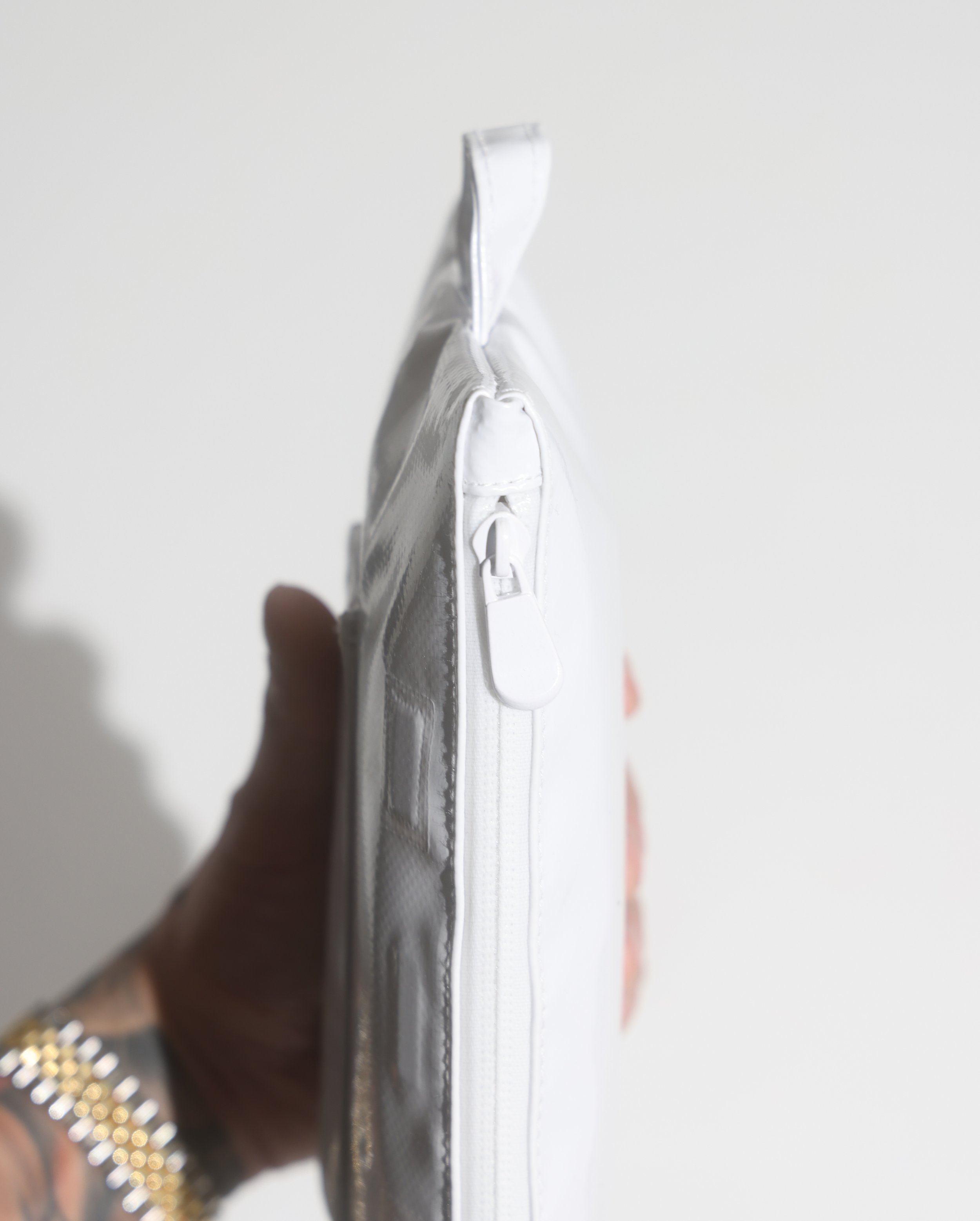 Magnetic Tissue Pouch. Artist Kit Company-1.JPG