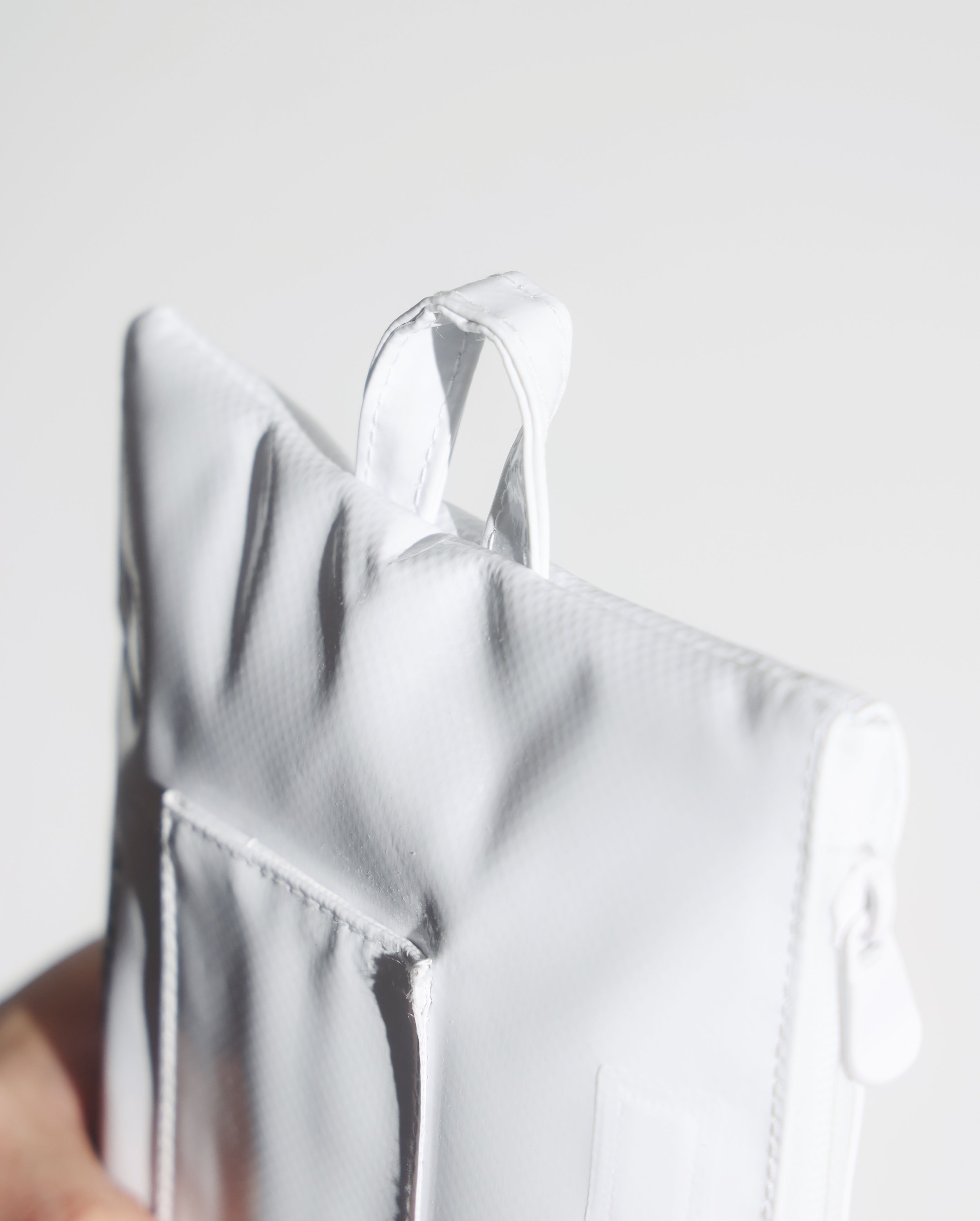 Magnetic Tissue Pouch. Artist Kit Company-2.JPG