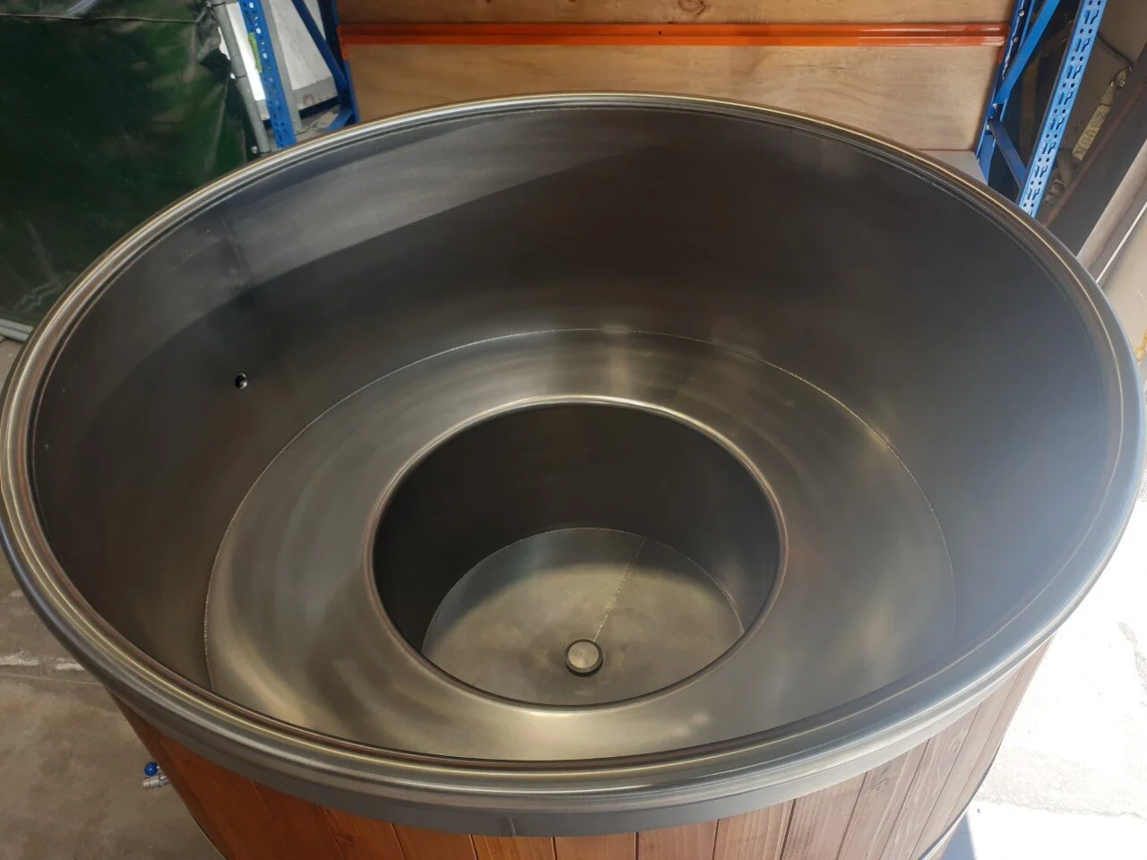 electric inside tub.jpg