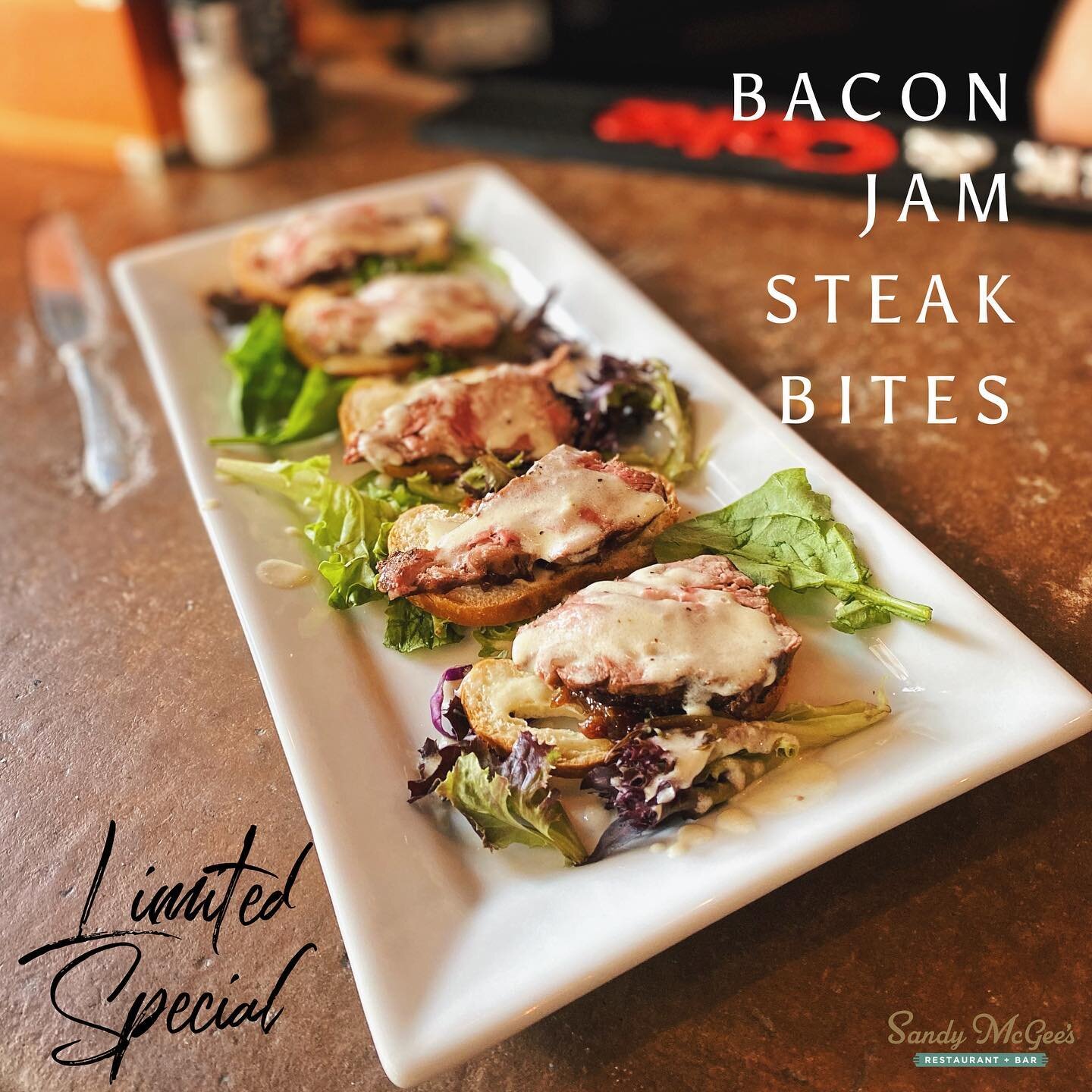 🚨Special for this weekend ONLY🚨

BACON JAM STEAK BITES
Medium-rare tenderloin slices on toast with house-made bourbon-bacon jam and Gorgonzola cream 🤤

Get them after 4pm this Thursday-Saturday!