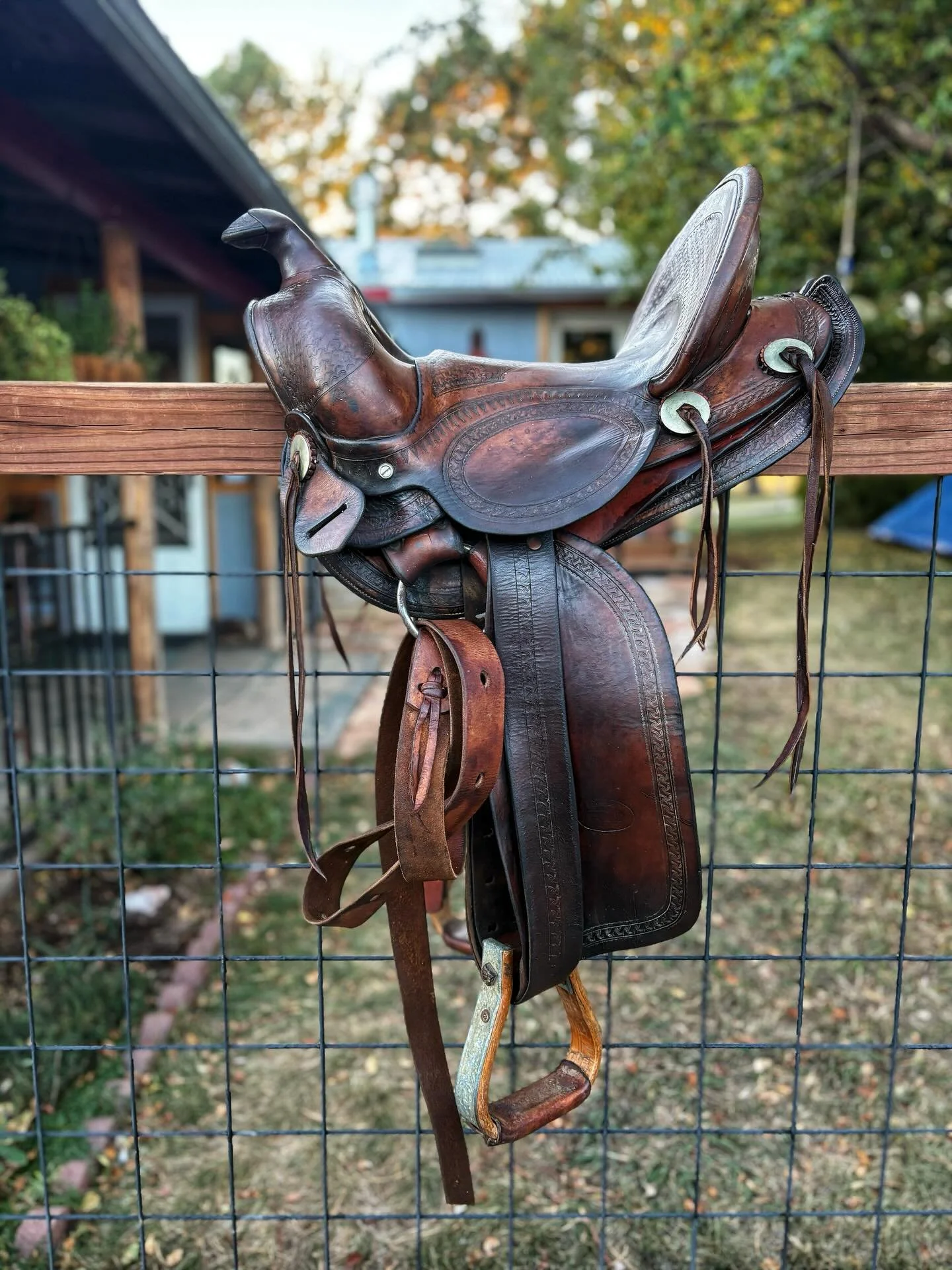 Old saddles and old guitars make for a happy woman, and I&rsquo;ve got several of both lying around my two room cabin 🤎. 

This little antique was my mother&rsquo;s. She bought it at a pawn shop in her mid 20&rsquo;s while working on a cattle ranch 