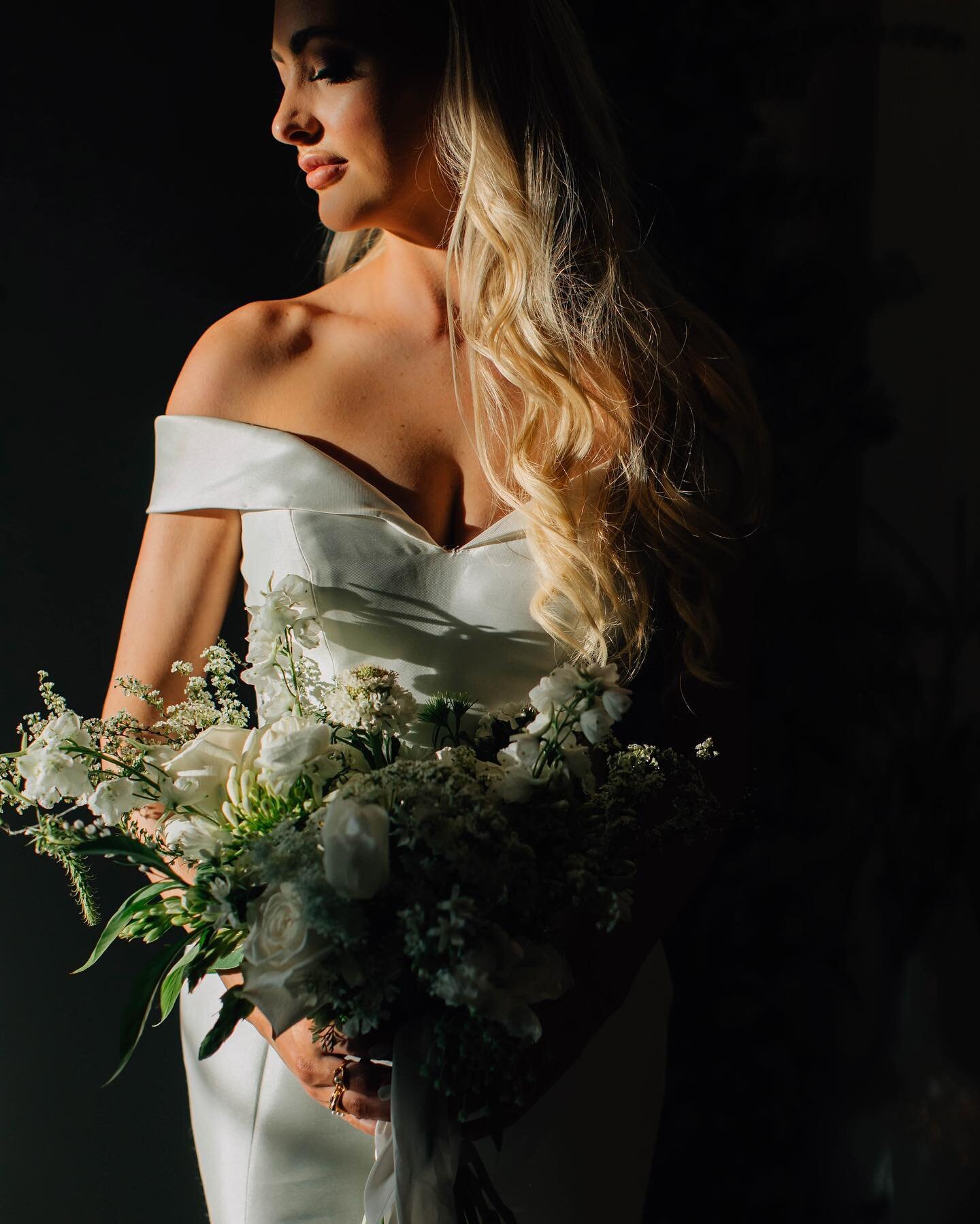 Step into the light ✨
.
.
Planning and Design @brittwarnickdesigns
Planning/Design, Florals and Venue @thewildoak
Models @bri.jackson
HMUA @lexiharkerbeauty
Dress @maggiesotterodesigns
Cake @cake.ut
Jewelry @riviera.jewelry
Catering @maglebys_caterin