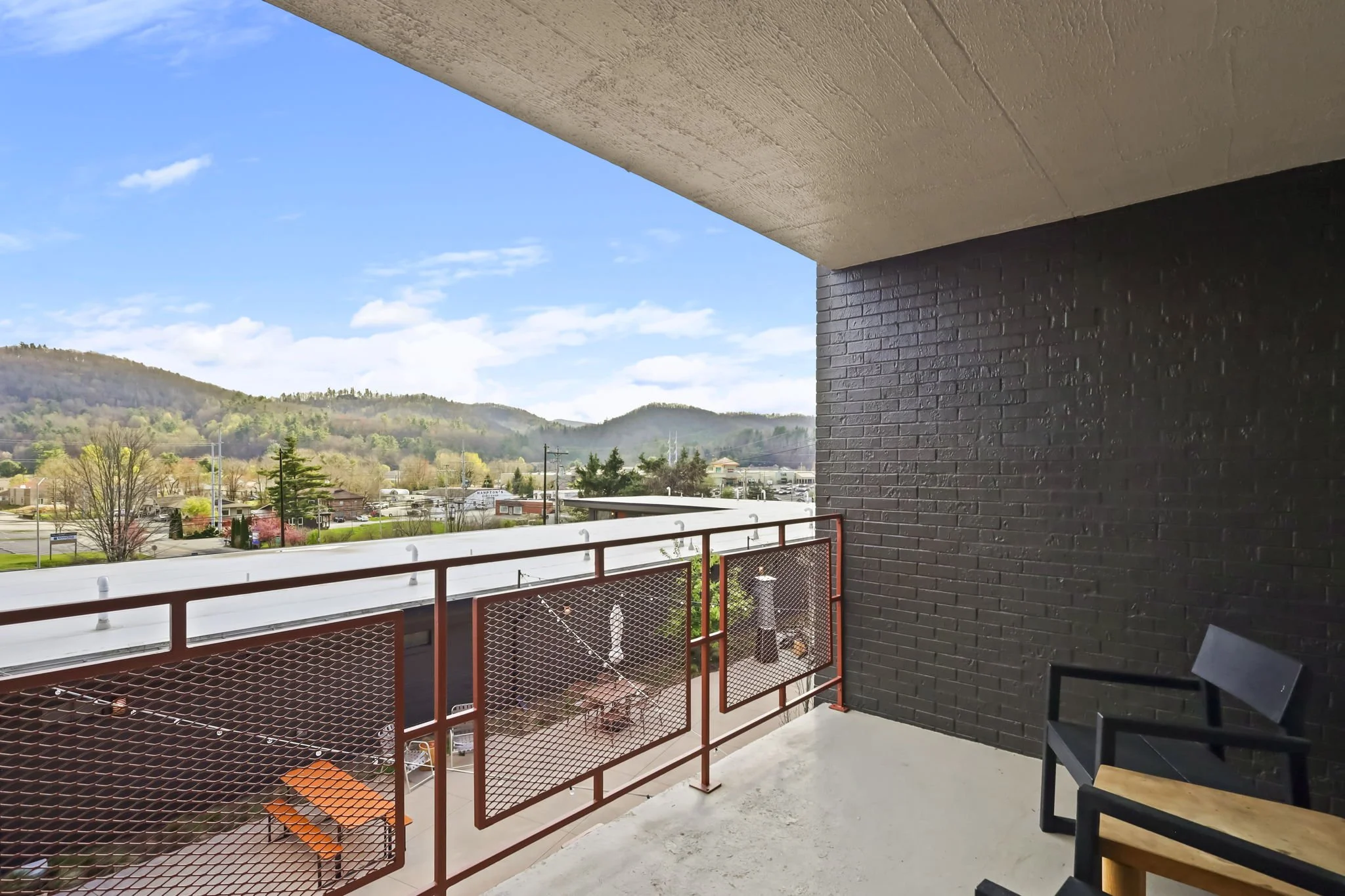 11-web-or-mls-1377-blowing-rock-rd.jpg