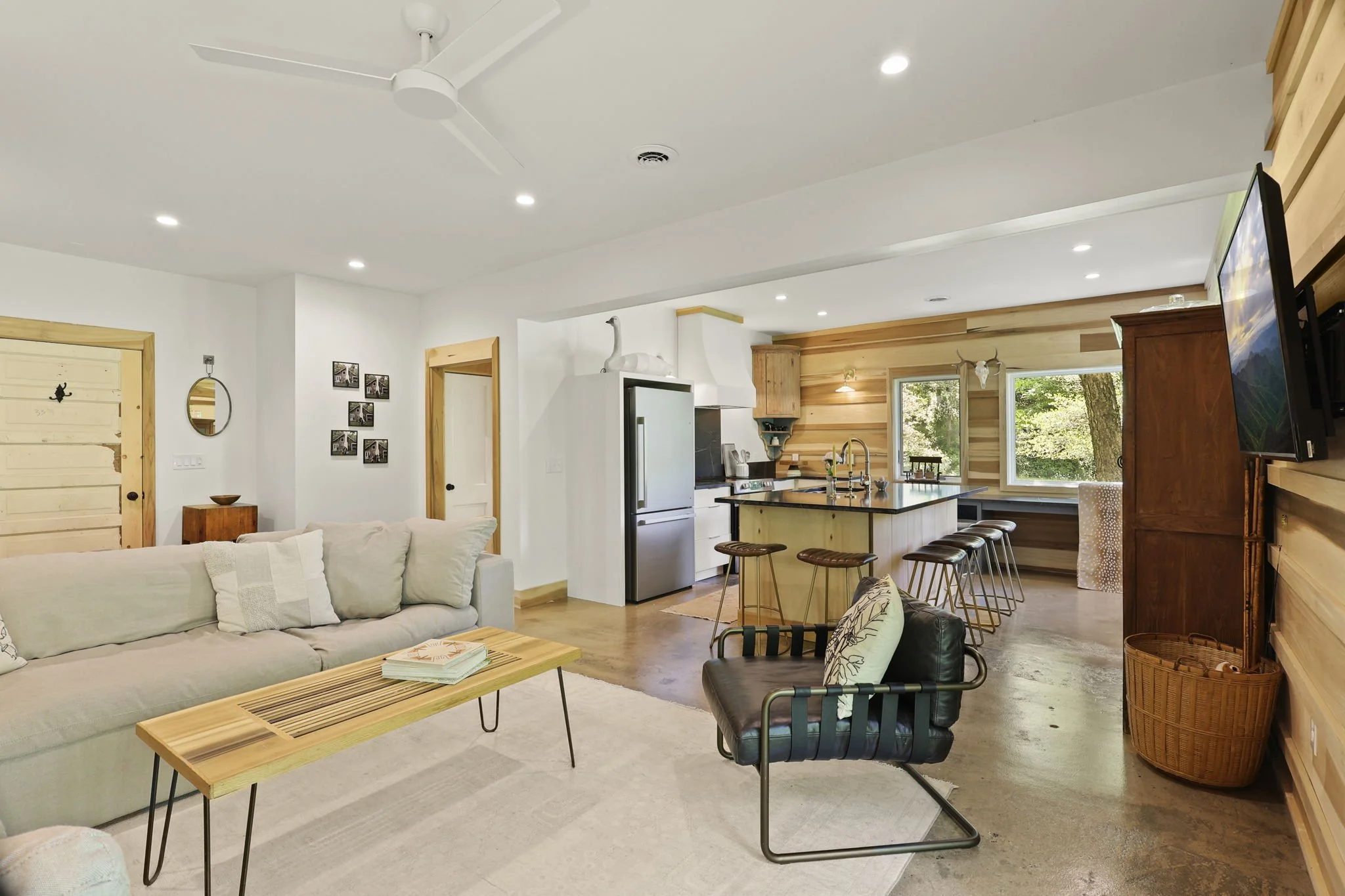201-web-or-mls-829-wonderland-trail.jpg