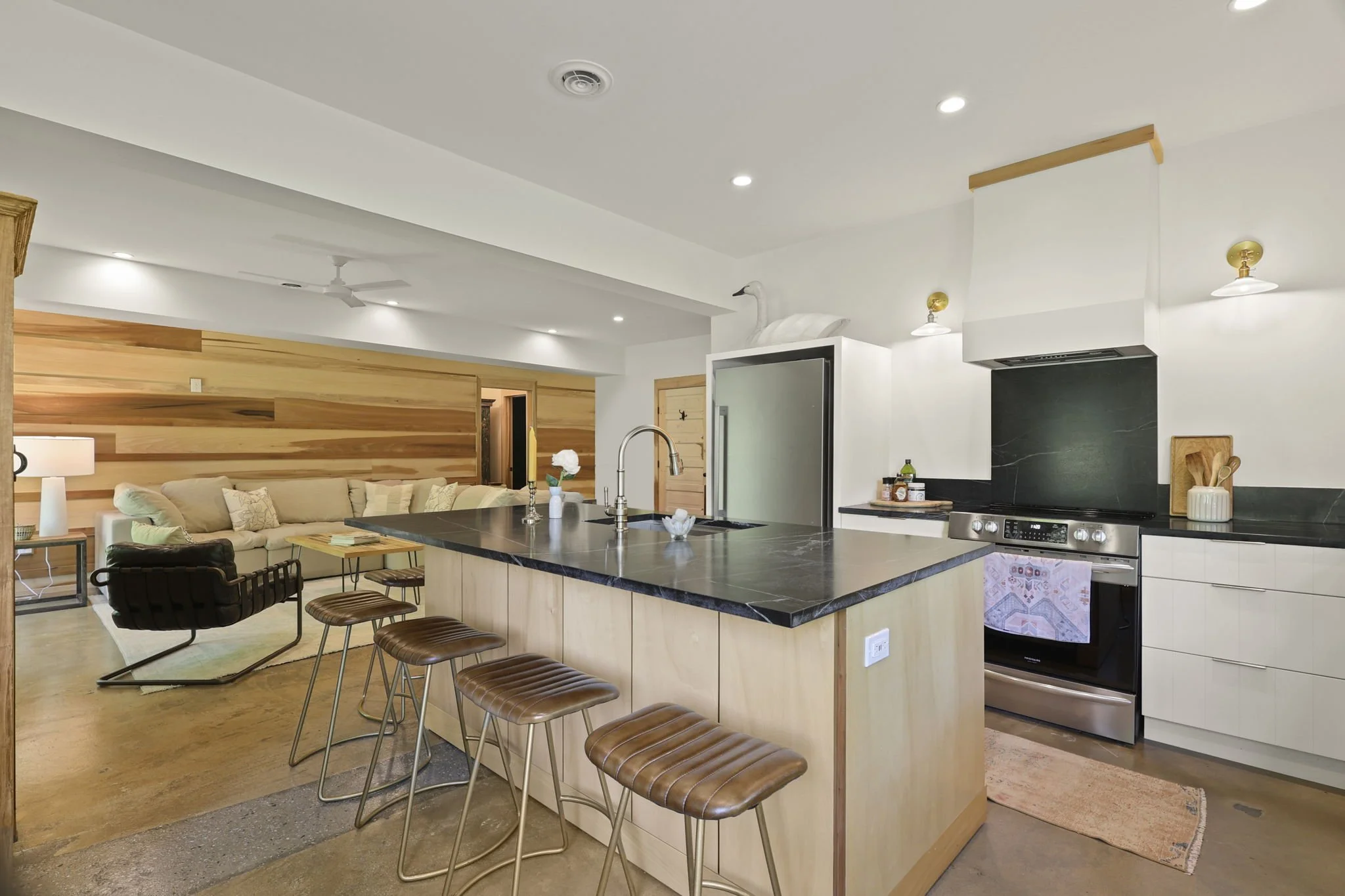 194-web-or-mls-829-wonderland-trail.jpg