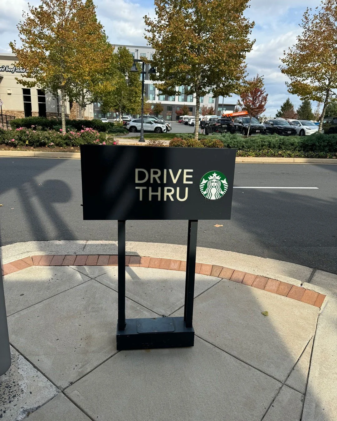 Rule #1 for a perfect One Loudoun visit: hit the @Starbucks drive-thru first. PSLs, chai lattes, apple crisp macchiatos, you name it. Grab your cozy cup before your day of shopping and dining at One Loudoun even begins.