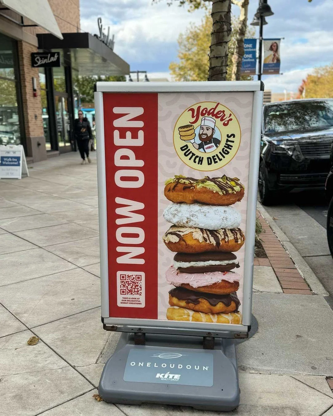 Chocolate glaze or powdered sugar? Raspberry drizzle or peanut butter perfection? 
No wrong answers here &mdash; just fresh-made donuts from @yodersdutchdelights waiting to be devoured. 😋 🍩