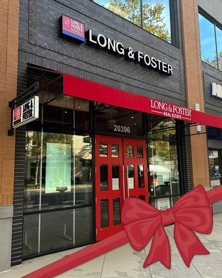 The Tree Lighting brings the whole community together, and these Tree Path partners are adding even more ways to make the evening special. From warm cups of hot chocolate to live art and family-friendly giveaways, consider this your guide to all the 