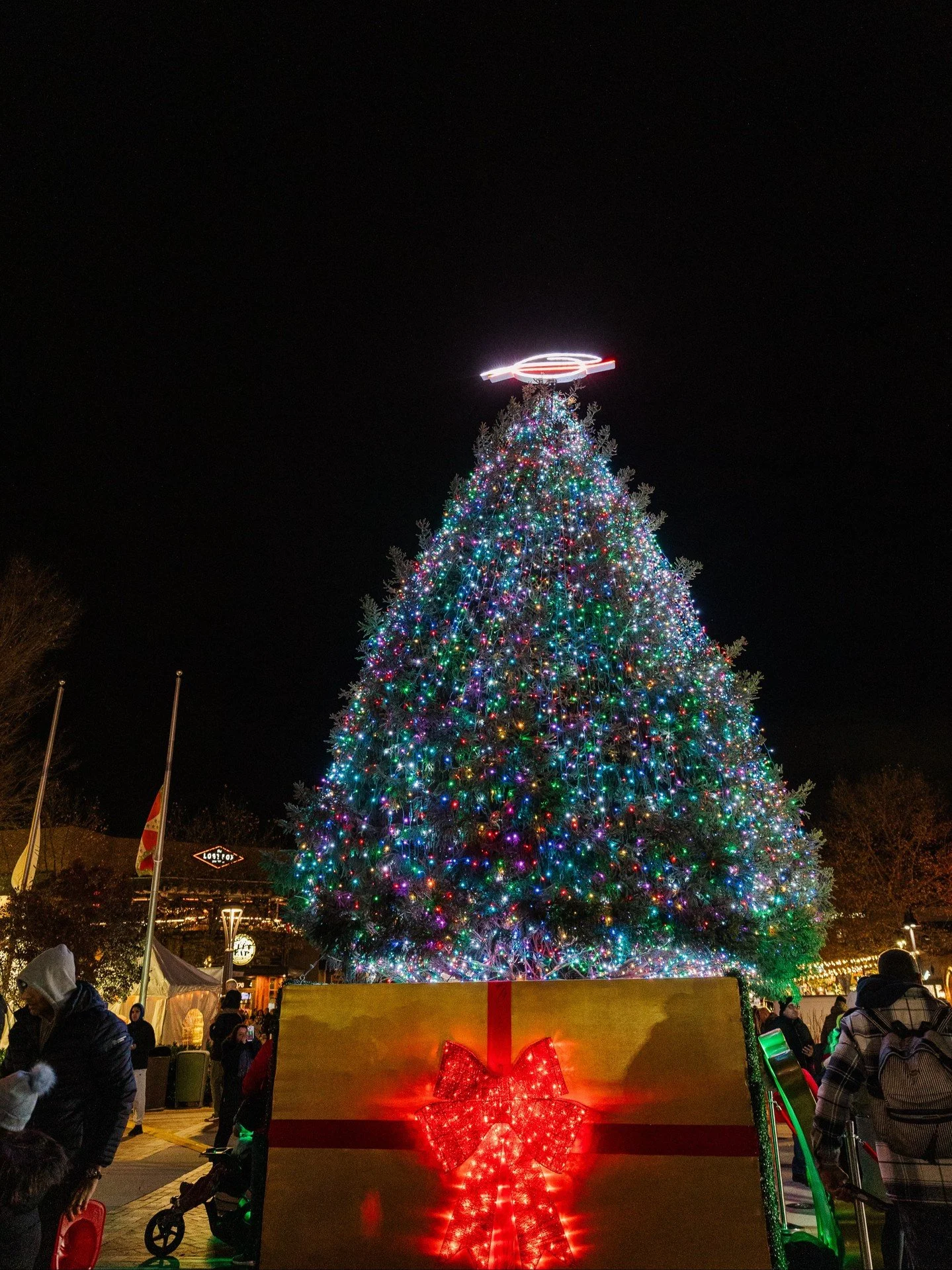 Tonight&rsquo;s the night.

Come early, grab a warm drink, enjoy the performances, and follow the Tree Trail for festive stops and family fun. The tree lights at 5:50 PM, and trust us, it&rsquo;s a moment you don&rsquo;t want to miss.

See you this e