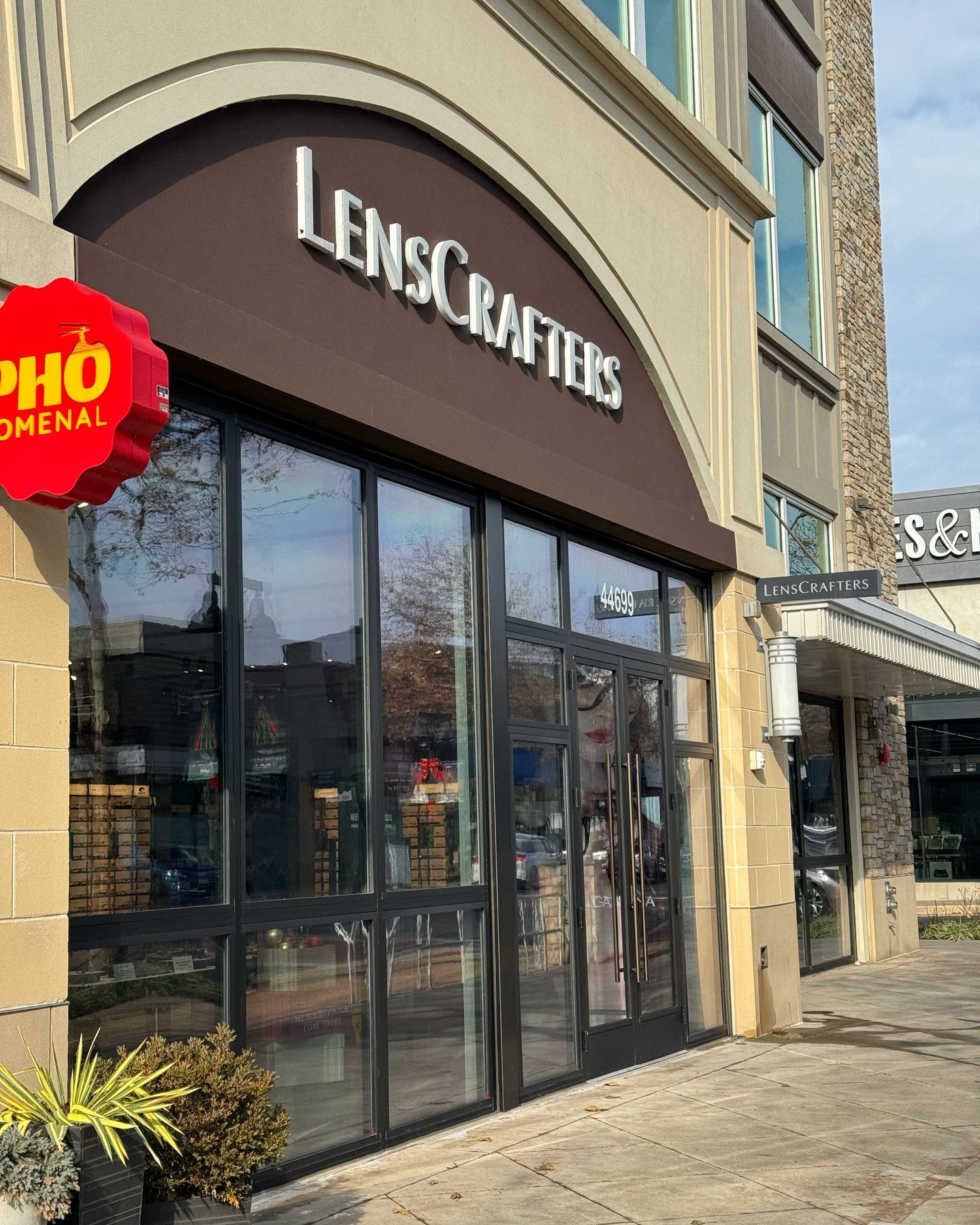 Taking care of your vision is one of those things that quietly improves everything else. @LensCrafters makes it easy to schedule eye exams, update your prescription, and stay on top of your eye health all in one visit. It&rsquo;s a simple check-in th