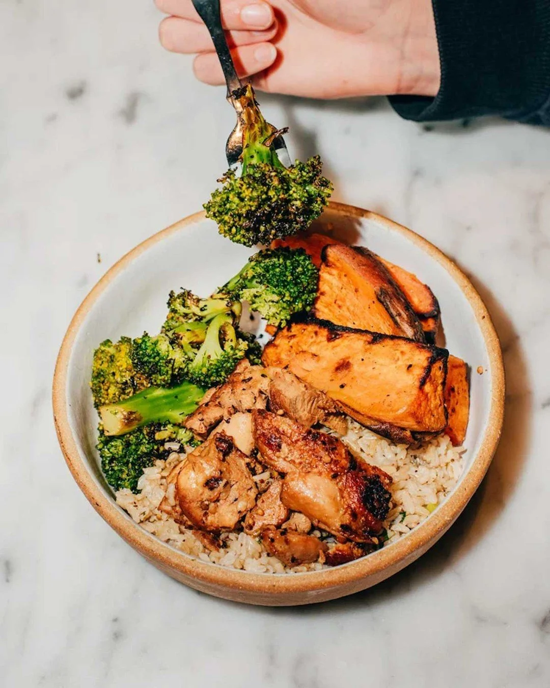 Lunch plans, solved. @diginn's chef specials are worth the stop right now, especially the Hot Honey Chicken Bowl, Tarragon Mustard Salmon Plate, and the Vegan DIG Classic. Fast, flavorful, and filling in the way you need during a busy week. Which bow