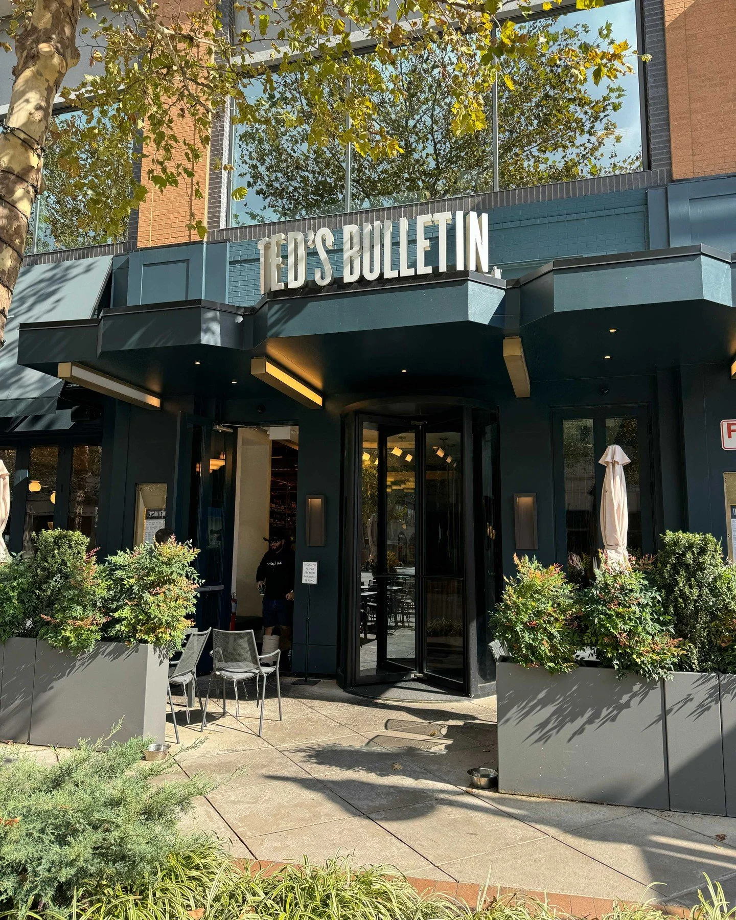 Weekend brunch plans? @tedsbulletin is always a solid move.

All-day breakfast and creative American comfort food make it easy to settle in, but the seasonal menu is where things get especially good. Apple Spiced Pancakes, a Harvest Salad with butter