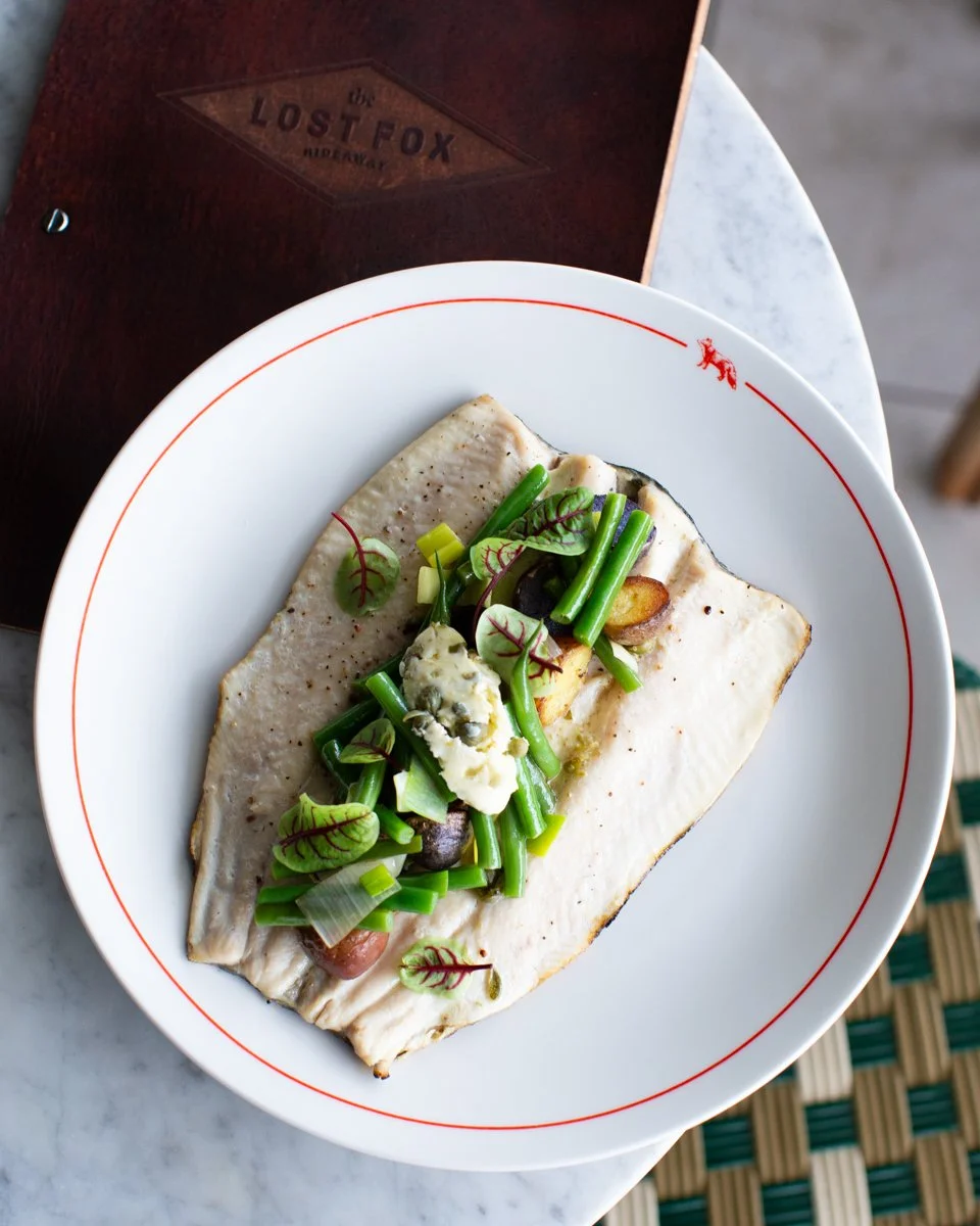 If you know, you know.

@losrfoxva is one of those spots that feels tucked away in the best way, cozy, welcoming, and perfect for lingering a little longer than planned. From craft cocktails and thoughtful wine pours to seasonal plates that feel elev