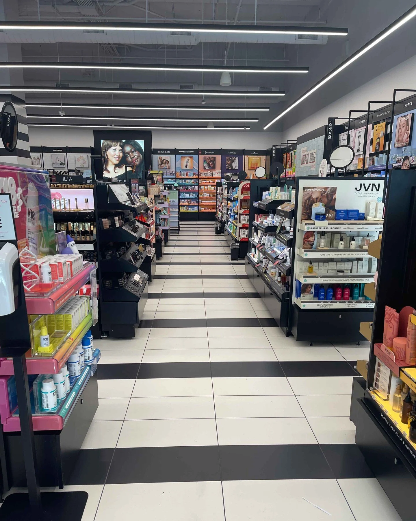 Now through April 20, the @sephora Spring Savings Event is here &mdash; and it&rsquo;s time to shop your beauty favorites.
Beauty Insider members can save up to 20% off, plus enjoy 30% off Sephora Collection. From skincare and makeup to hair and frag