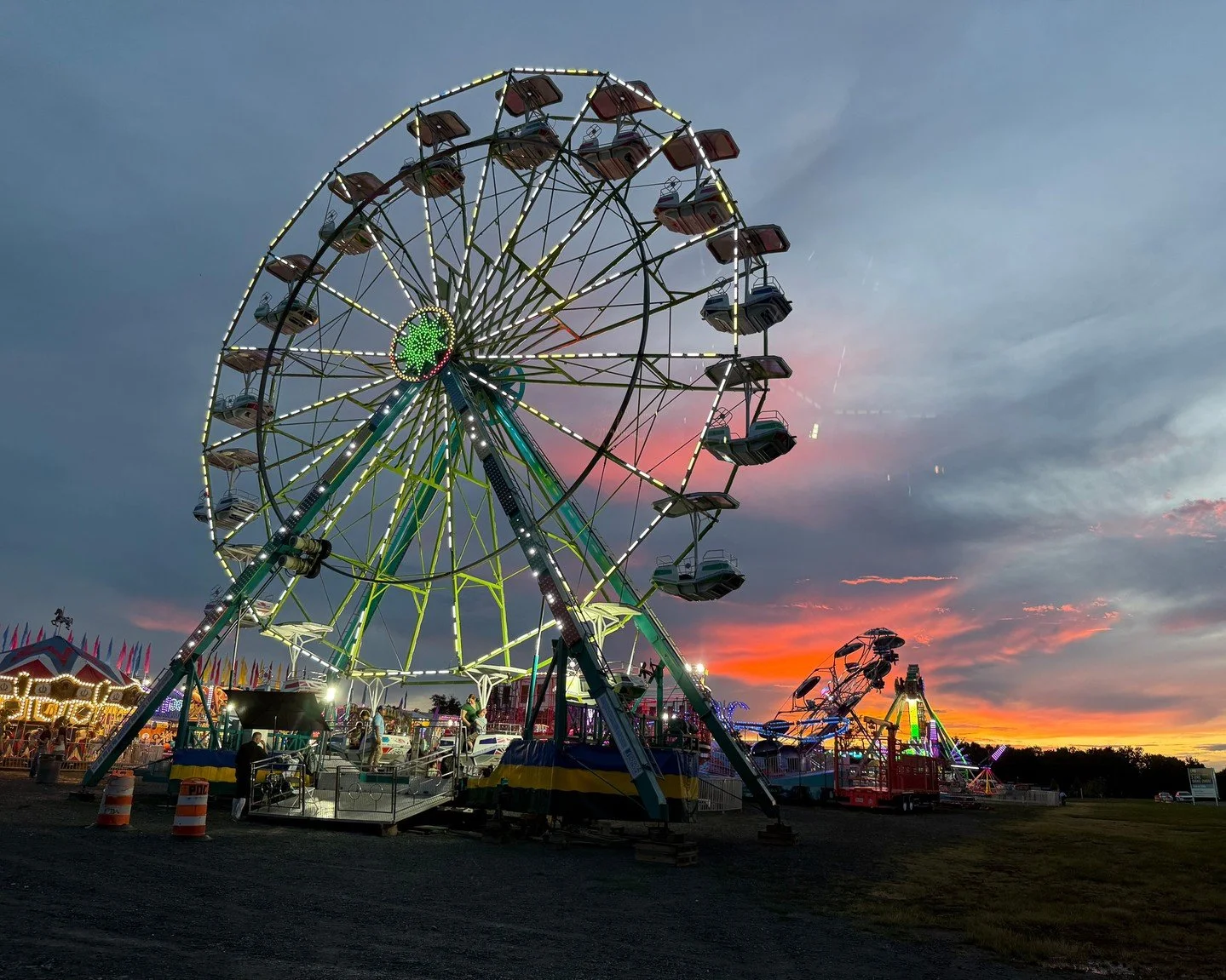 One Loudoun Carnival at Uptown is BACK 🎡✨

Join us June 3-21 for rides, games, and all your favorite carnival treats right in the heart of One Loudoun. Open Monday-Friday 5-11PM,
Saturday 1-11PM, and Sunday 3-11PM. From family-friendly fun to classi