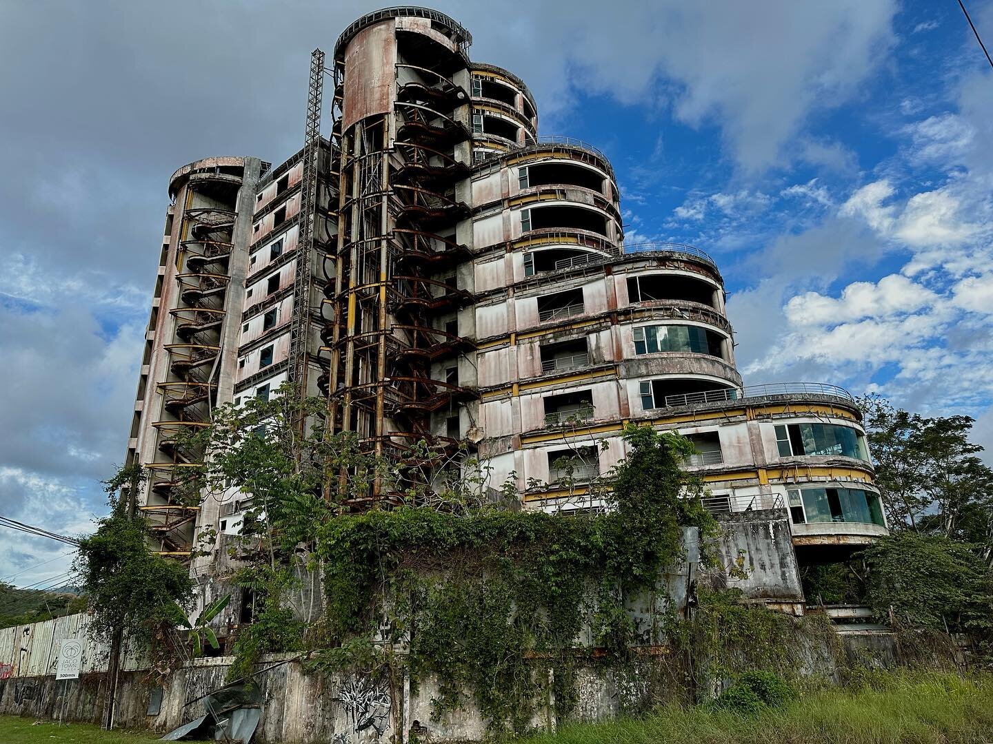 The vision they sold was grandeur and decadence. 
.
.
.
.
#writersofinstagram 
#abandonedplaces 
#abandonedworld 
#postapocalyptic