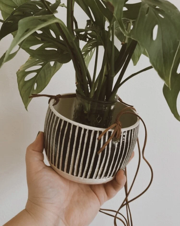 6806EE03-5E37-4B83-BD5B-D37C7F397909