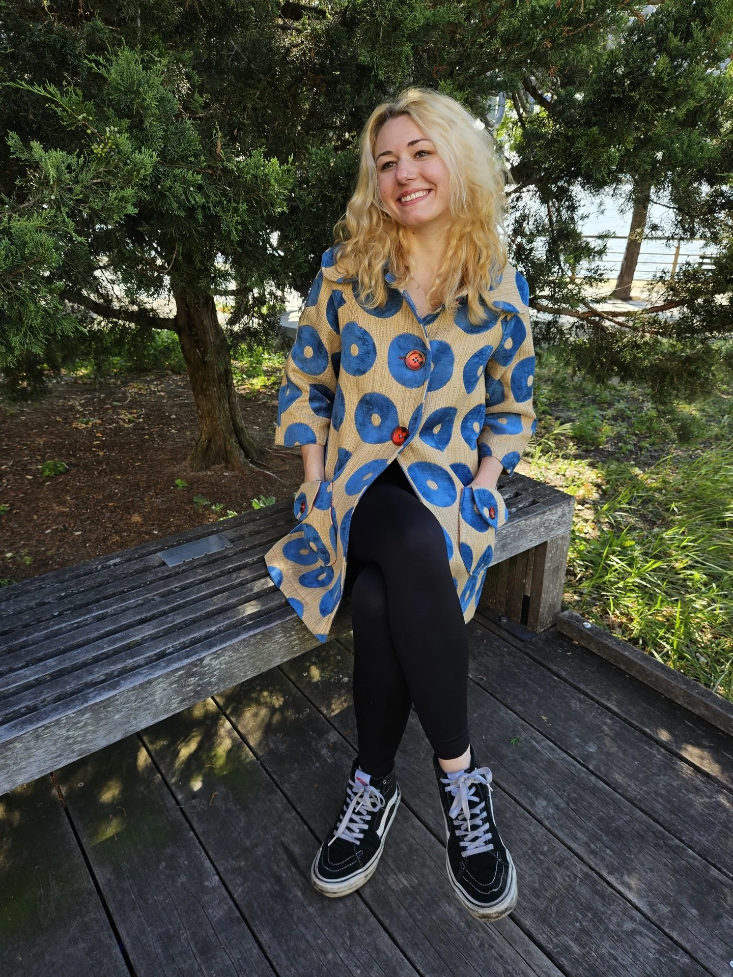 Aud_blue4.jpg